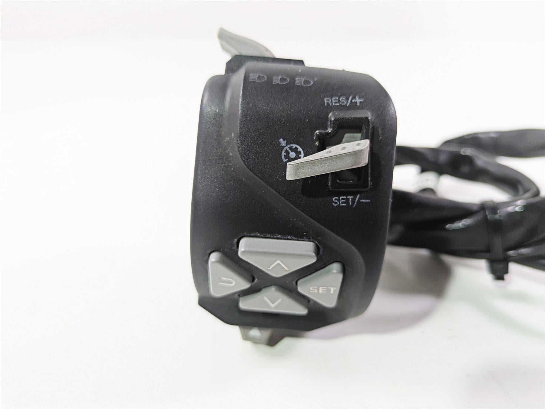 2018 KTM 1290 Super Duke R Left Hand Turn Signal Control Switch 61411170100 {{ shop.shopifyCountryName }} - Mototech271