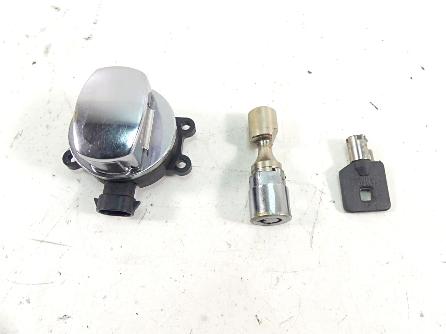 2013 Harley Softail FLSTFB Fat Boy Lo Ignition Switch Steering Key Lock 71400076 {{ shop.shopifyCountryName }} - Mototech271