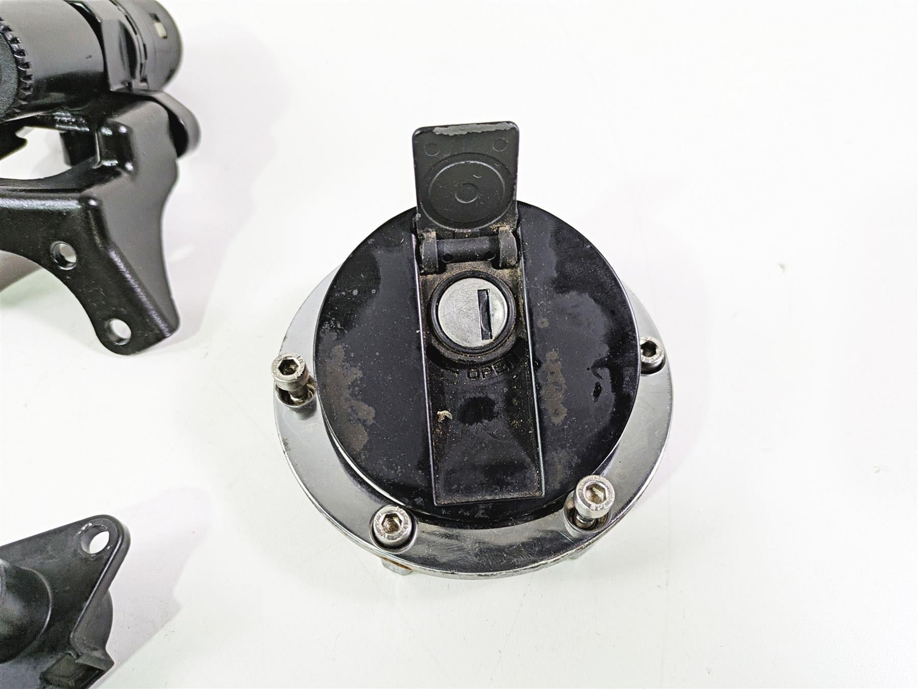 2006 Triumph Rocket 3 Ignition Switch Key Lock Tank Cap Set T2501074 T2502540 {{ shop.shopifyCountryName }} - Mototech271