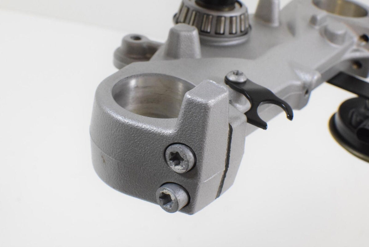 2009 BMW F800 ST K71 Lower Triple Tree Fork Clamp Yoke Stem 31427724818 {{ shop.shopifyCountryName }} - Mototech271