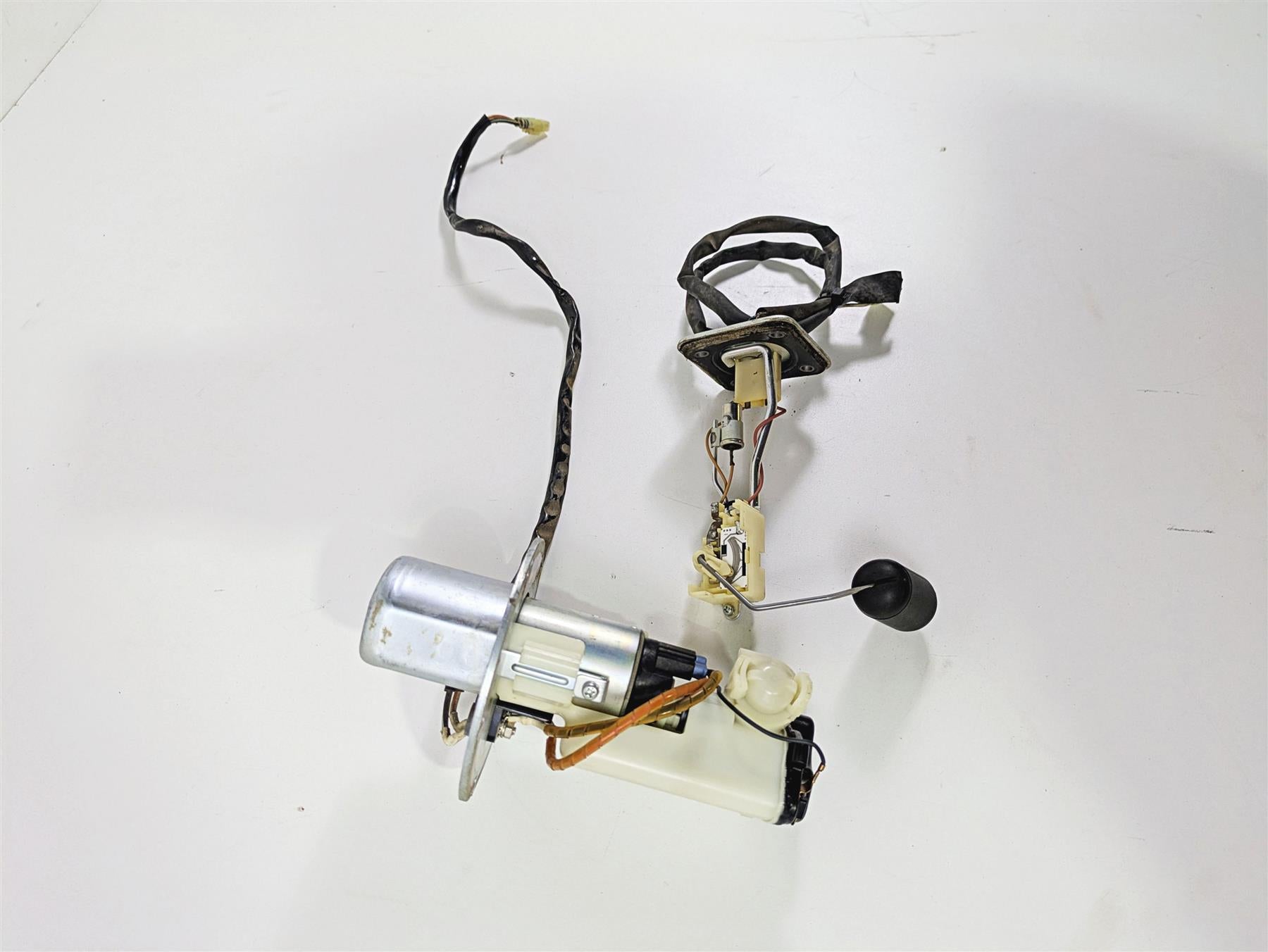 2008 Kawasaki VN1600 Vulcan Nomad Fuel Petrol Pump & Sender -Tested 49040-0008 {{ shop.shopifyCountryName }} - Mototech271