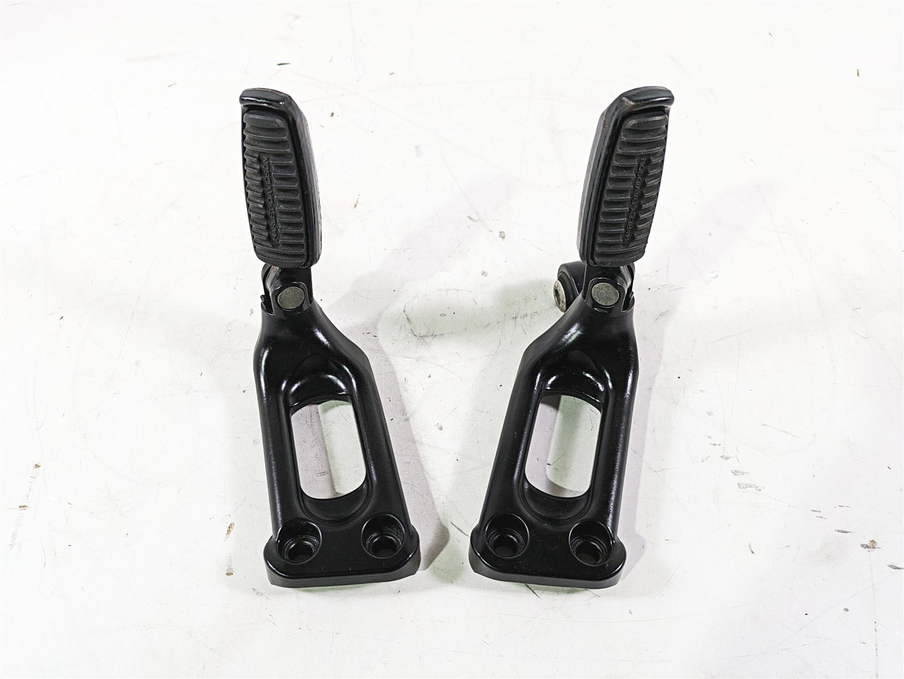 2013 Harley VRSCDX Night Rod Sp Rear Passenger Footpeg Set L 51723-07 R 51722-07