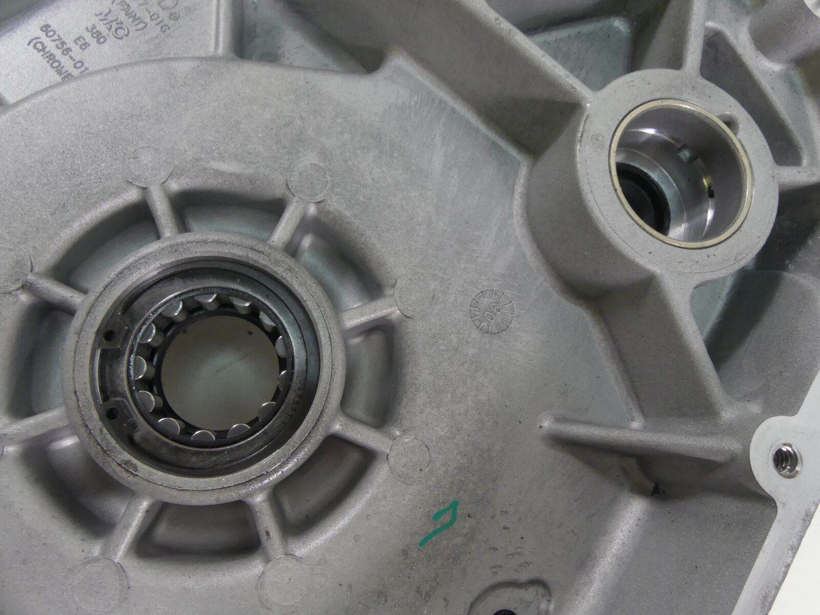 2006 Harley Touring FLHCU SE CVO Inner Primary Drive Clutch Cover 60677-01C {{ shop.shopifyCountryName }} - Mototech271