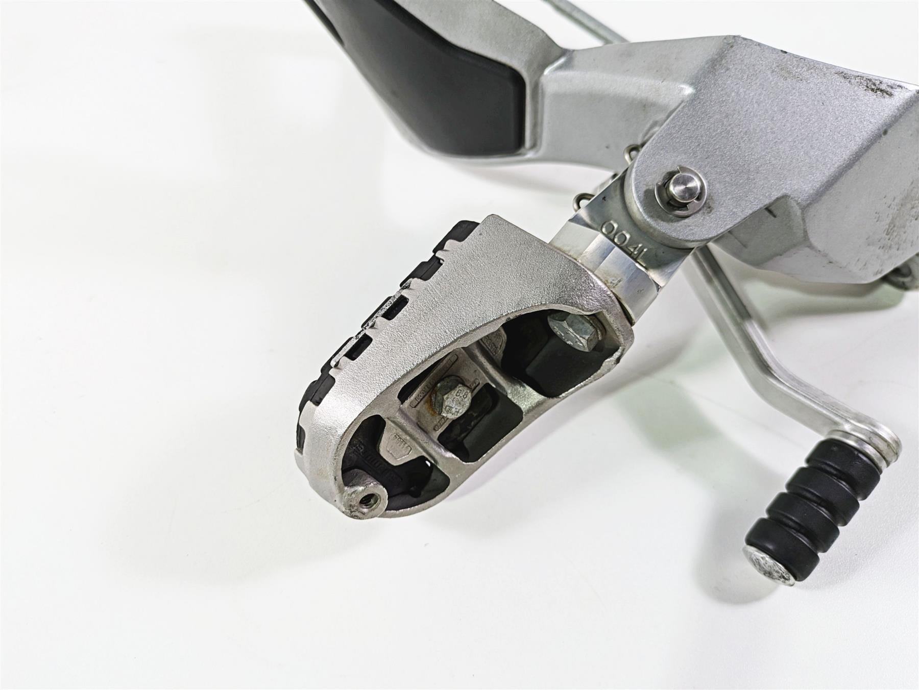 2015 Triumph Tiger Explorer XC Left Front Footpeg & Shifter T2081079 T2081888 {{ shop.shopifyCountryName }} - Mototech271