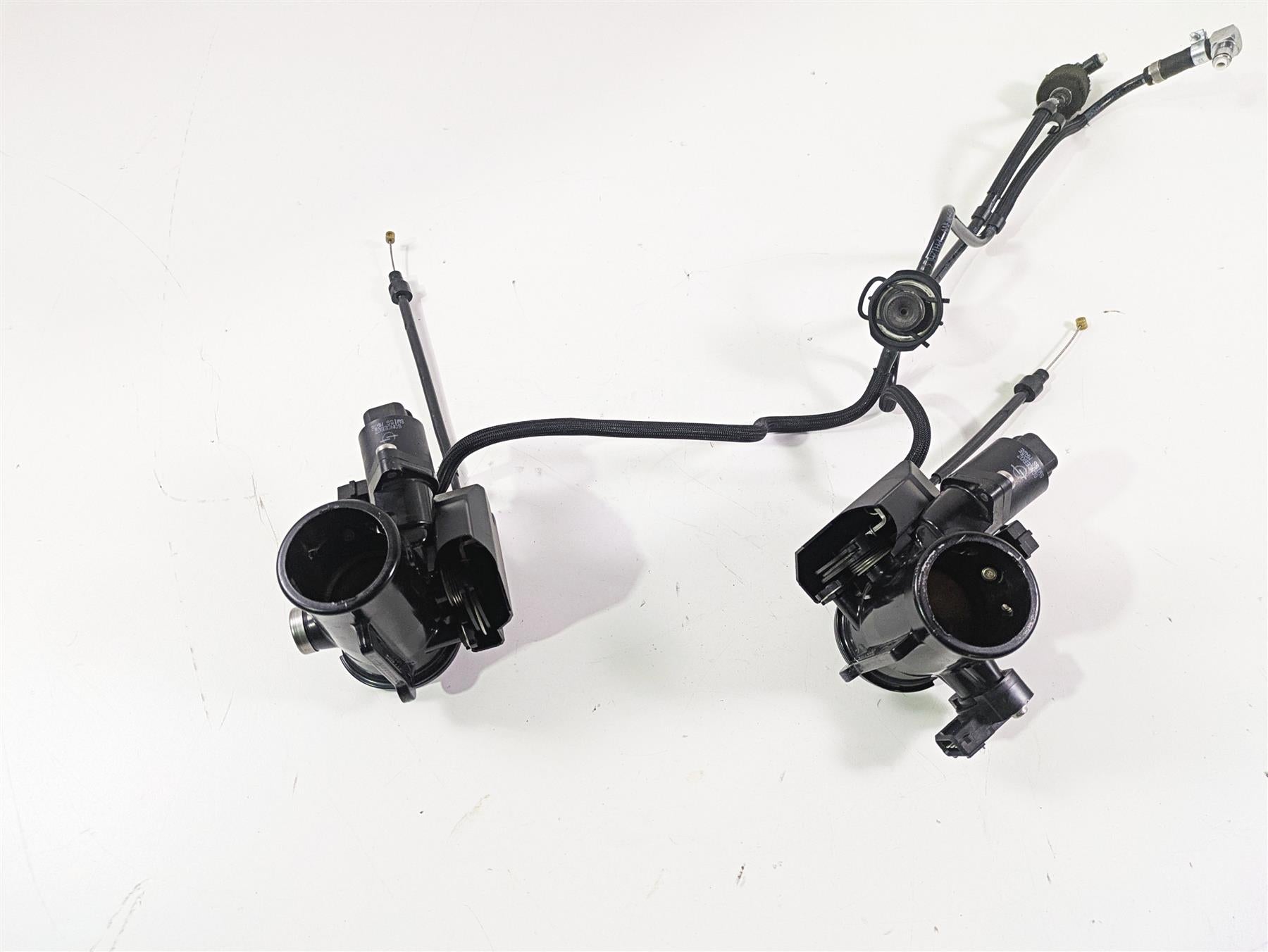 2010 BMW R1200GS K25 Throttle Body Set & Cables 13547705239 13547705240 {{ shop.shopifyCountryName }} - Mototech271