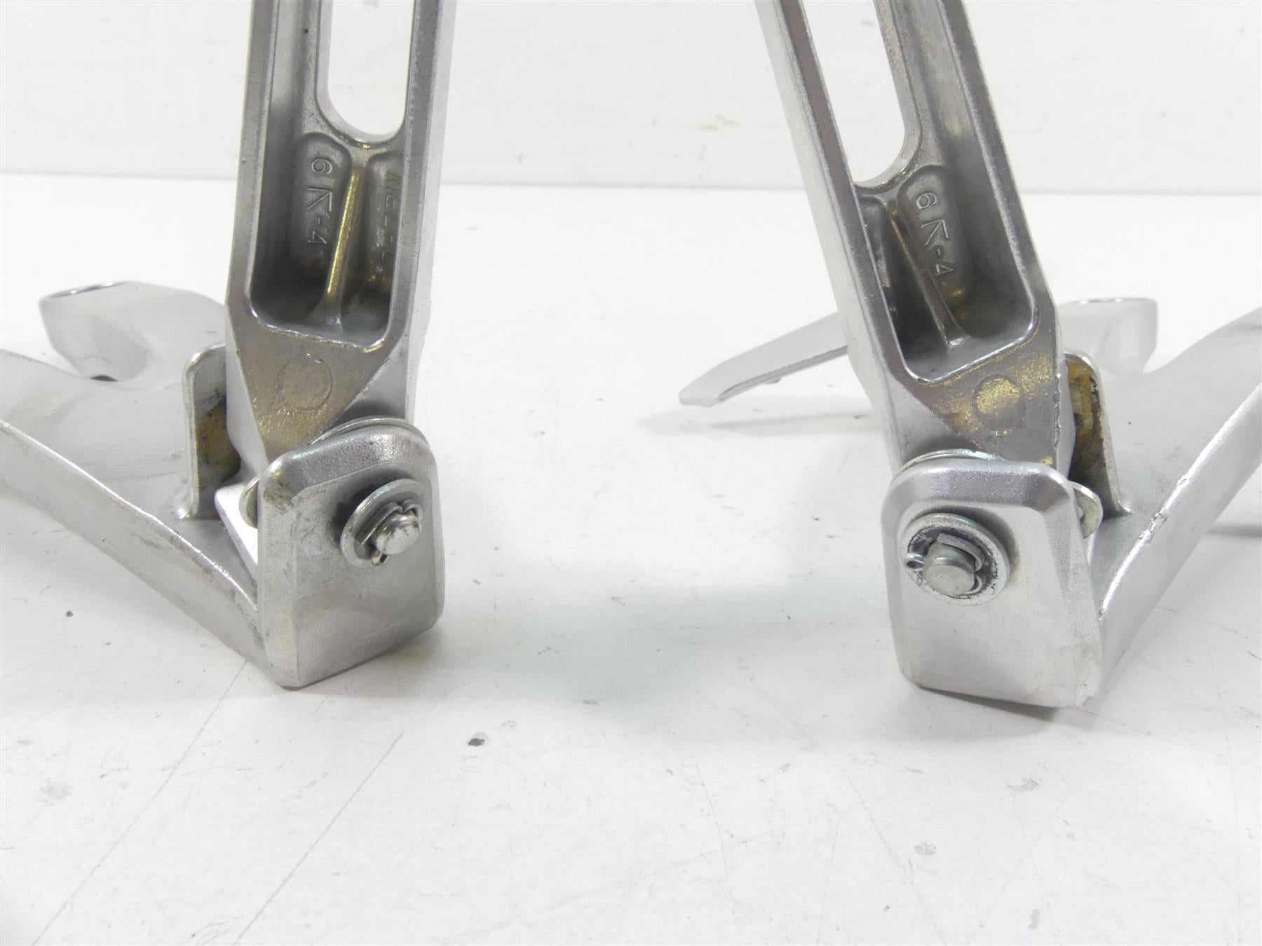 2021 Honda CBR600RR Rear Passenger Pillion Footpeg Foot Peg Set 50750-MFJ-D00 {{ shop.shopifyCountryName }} - Mototech271