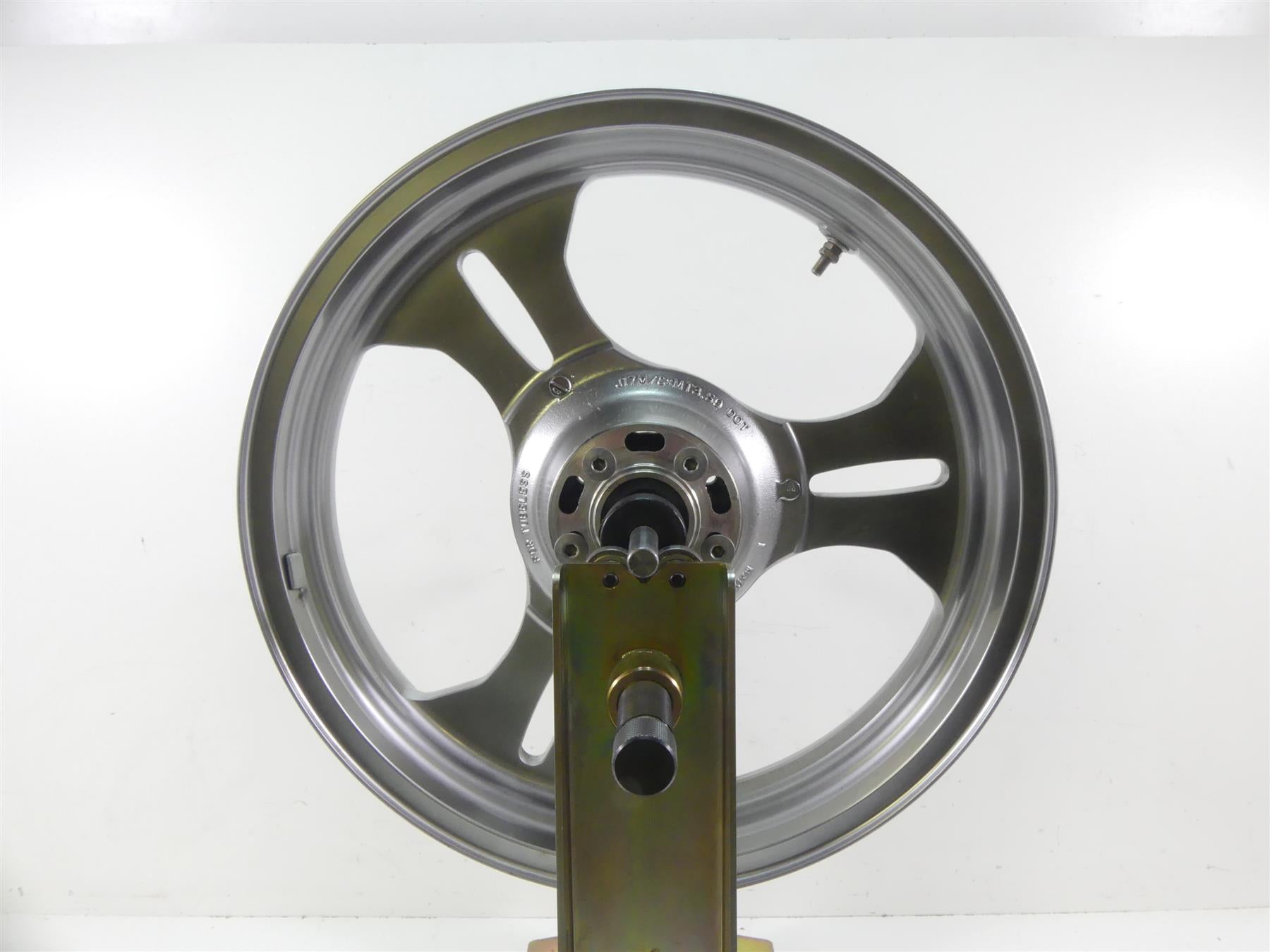 2004 Kawasaki VN1600 Meanstreak Straight Front Wheel Rim 17x3.5 41073-0006-496 {{ shop.shopifyCountryName }} - Mototech271