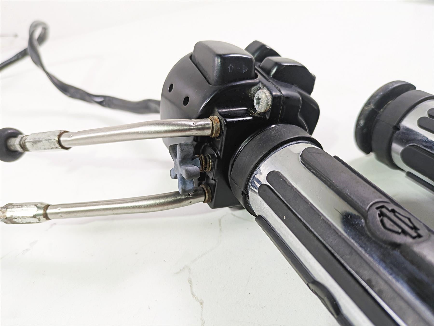 2007 Harley Sportster XL1200 C Right Hand Control Switch Grip Set 71684-06A {{ shop.shopifyCountryName }} - Mototech271