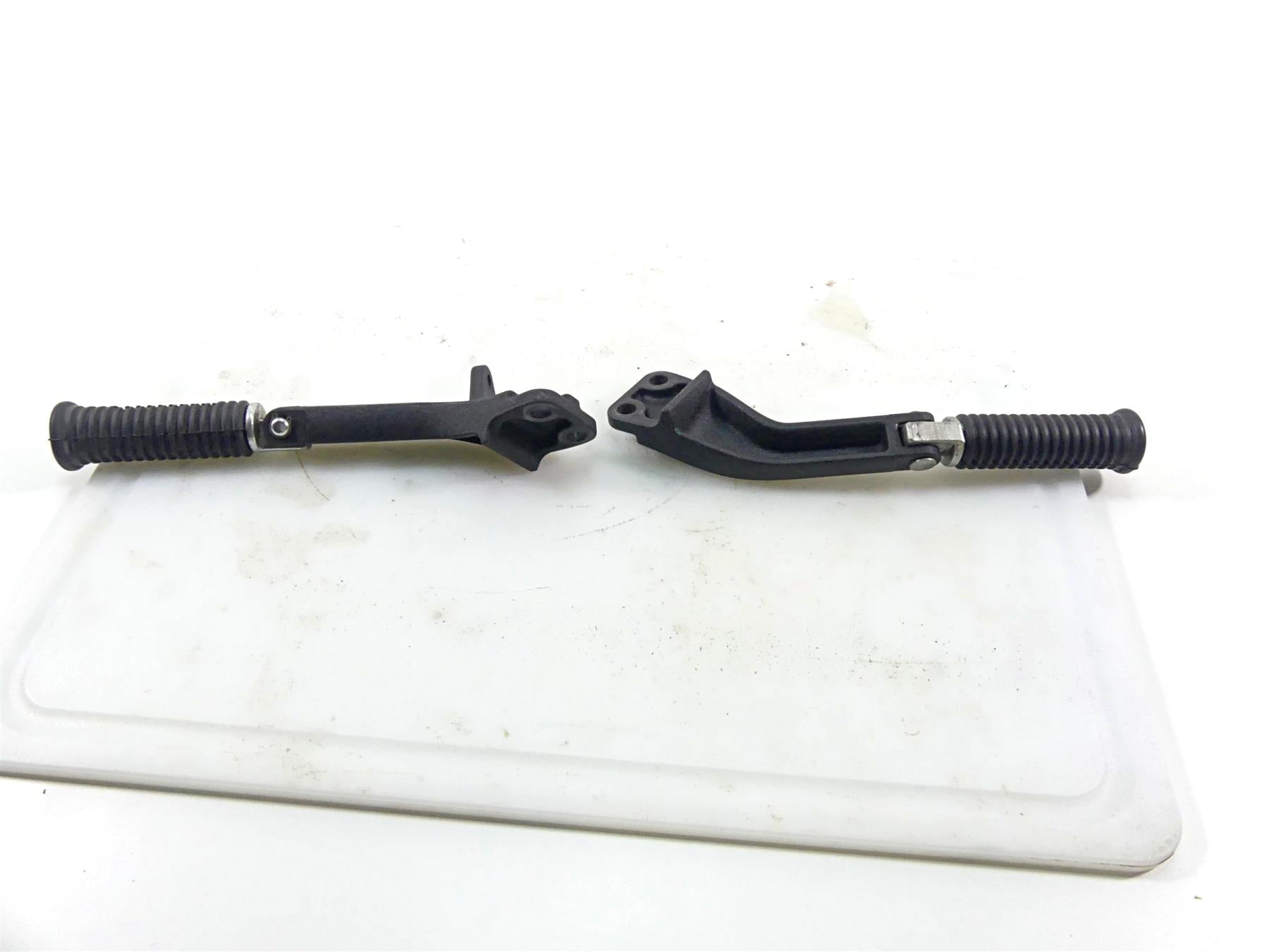 2017 Harley Dyna FXDB Street Bob Rear Passenger Foot Peg Set 49224-06A 49230-06 {{ shop.shopifyCountryName }} - Mototech271