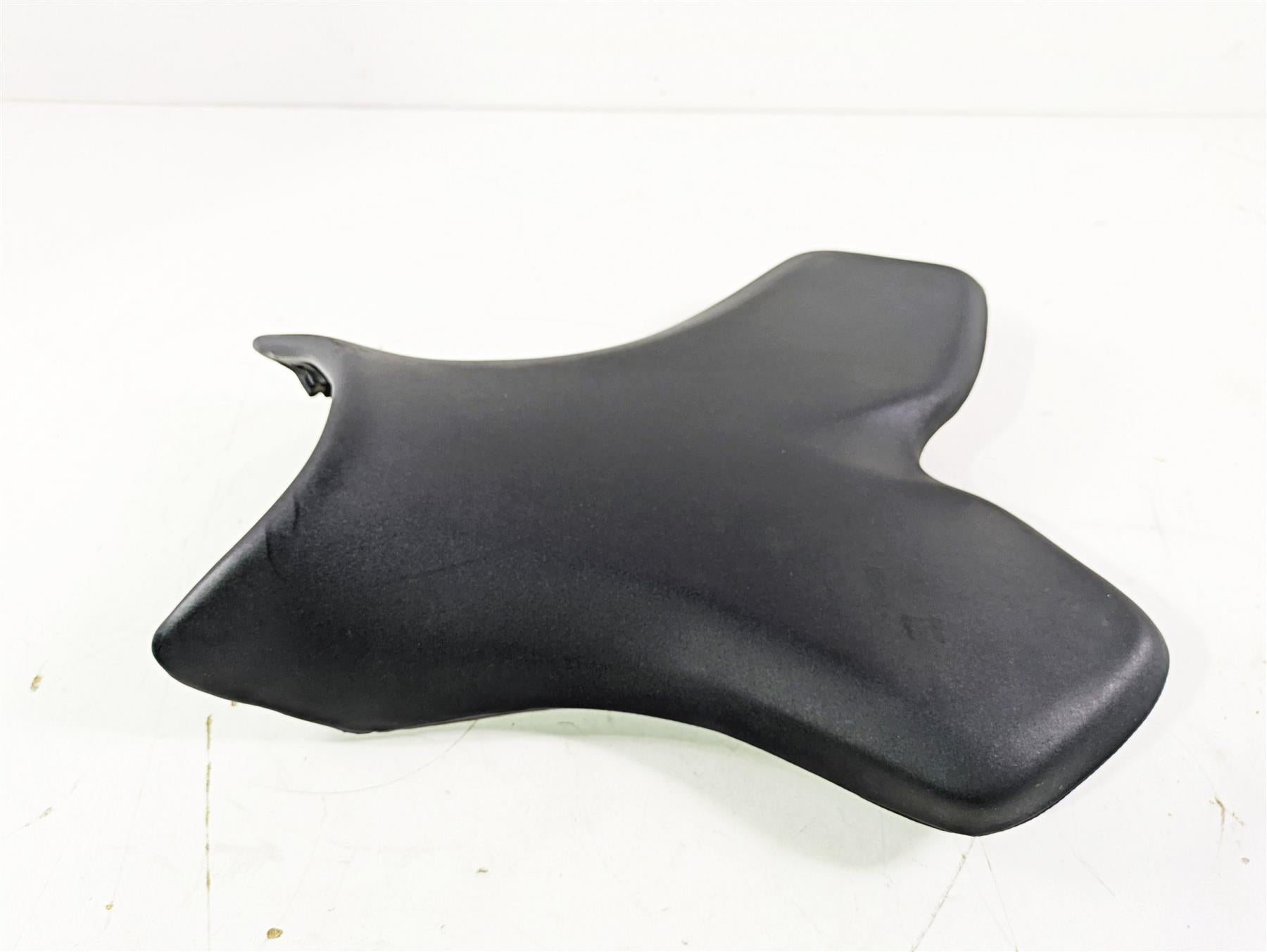 2005 Yamaha YZFR1 YZF R1 Front Rider Seat Saddle -No Tears 5VY-24710-00-00 {{ shop.shopifyCountryName }} - Mototech271