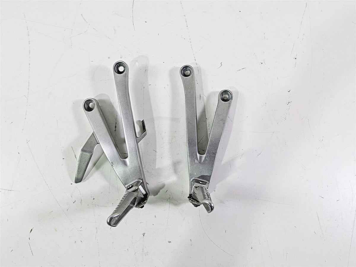 2017 Honda CBR600RR Rear Passenger Footpeg Set 50750-MFJ-D00 50760-MFJ-D00 {{ shop.shopifyCountryName }} - Mototech271
