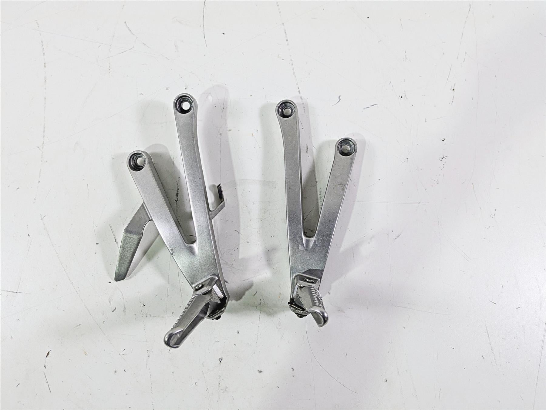 2017 Honda CBR600RR Rear Passenger Footpeg Set 50750-MFJ-D00 50760-MFJ-D00 {{ shop.shopifyCountryName }} - Mototech271