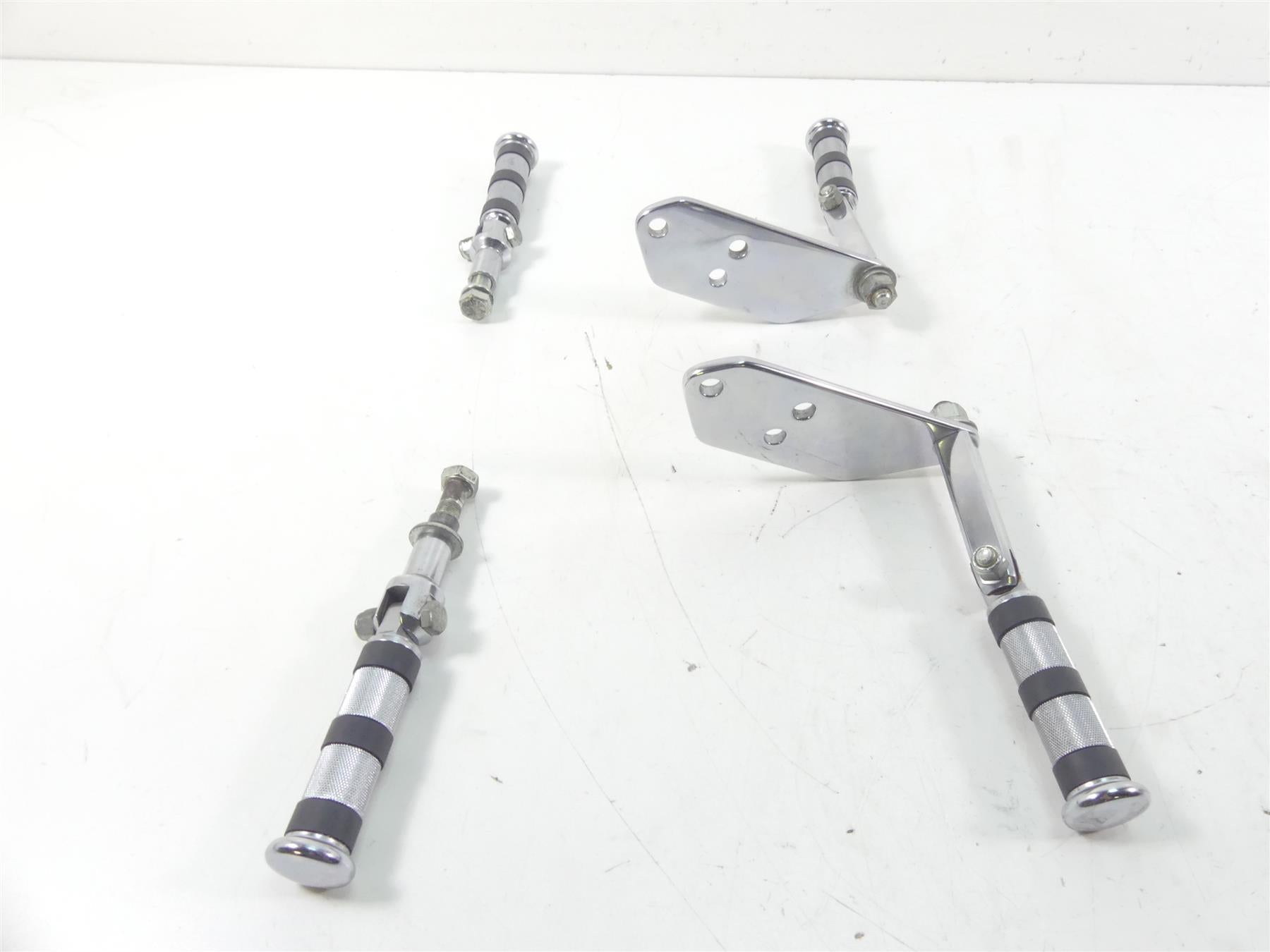 2000 Harley Dyna FXR4 CVO Super Glide Front Rear Footpeg Foot Peg Set 50639-81 {{ shop.shopifyCountryName }} - Mototech271