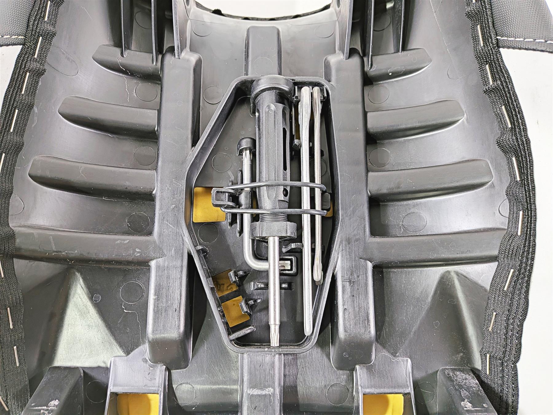 2019 BMW R1250GS K50 Rallye Front Rider Seat Saddle 77348404277 {{ shop.shopifyCountryName }} - Mototech271