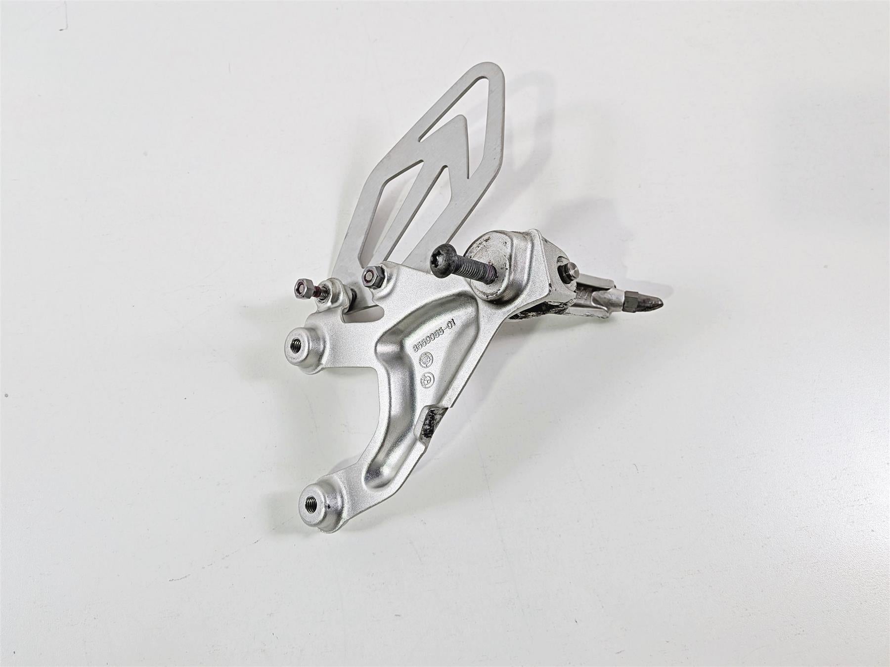 2017 BMW S1000RR K46 Right Rider Driver Foot Peg Rest & Heal Guard 46717728308 {{ shop.shopifyCountryName }} - Mototech271