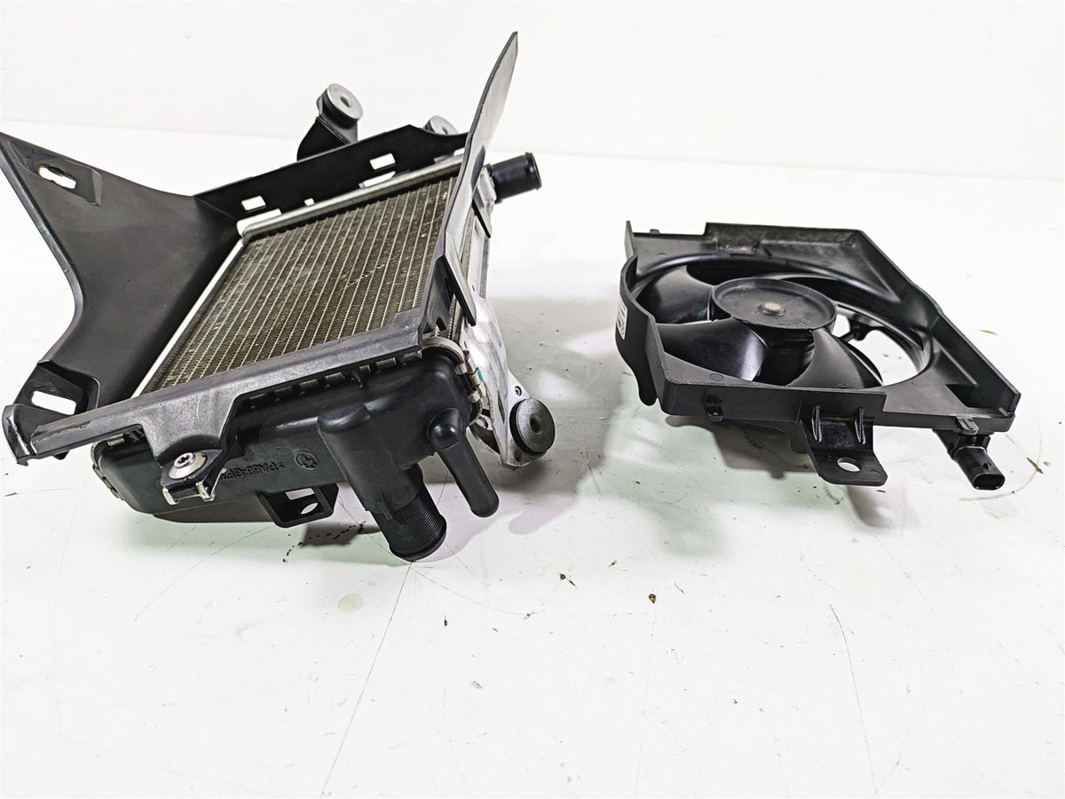 2018 BMW R1200GS GSW K50 Right Radiator + Reservoir Fan & Cover Set 17118546416 {{ shop.shopifyCountryName }} - Mototech271