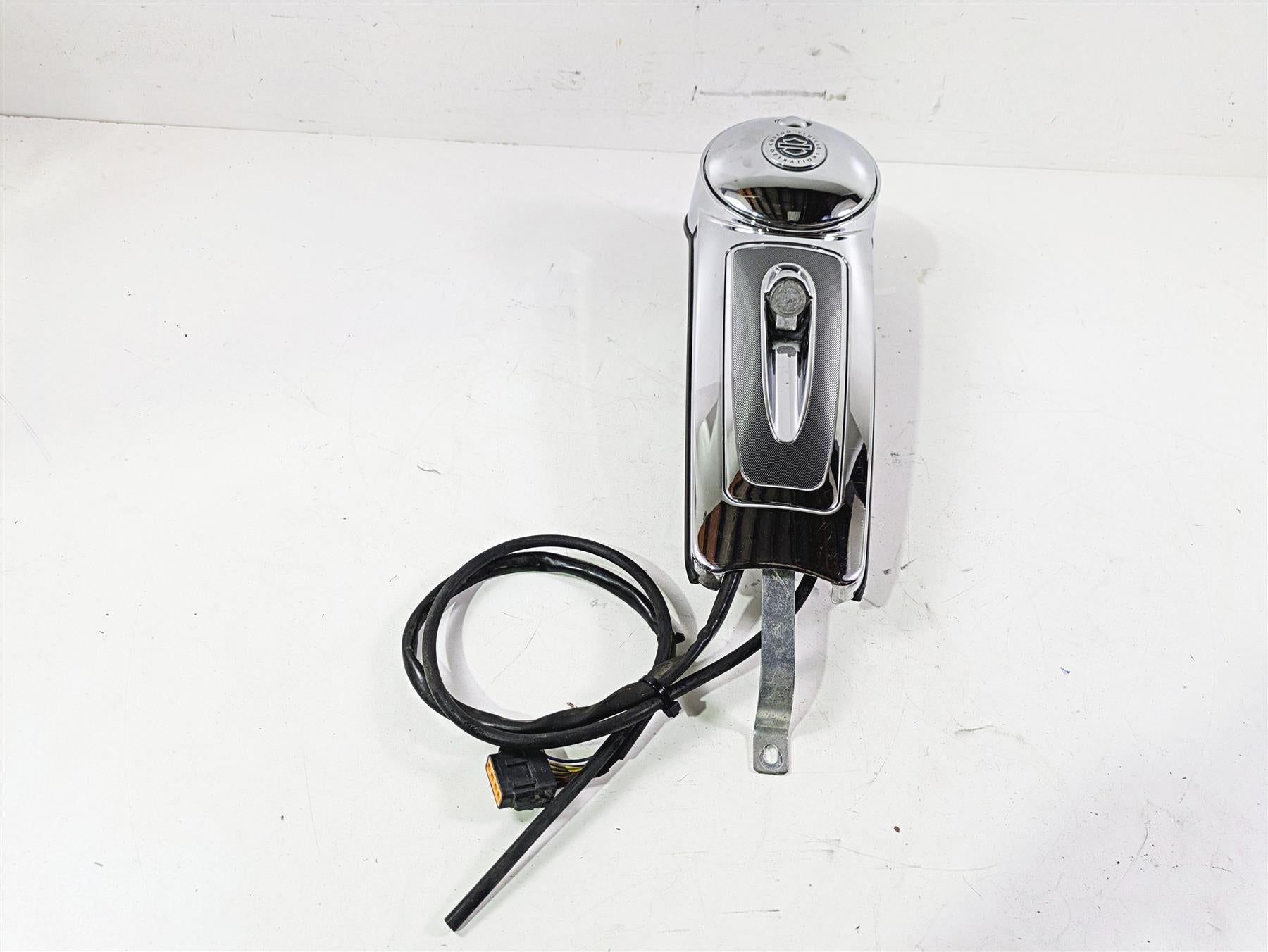 2011 Harley Touring FLHTCUSE CVO E-Glide Gas Tank Dash Cover Console 77153-08 {{ shop.shopifyCountryName }} - Mototech271
