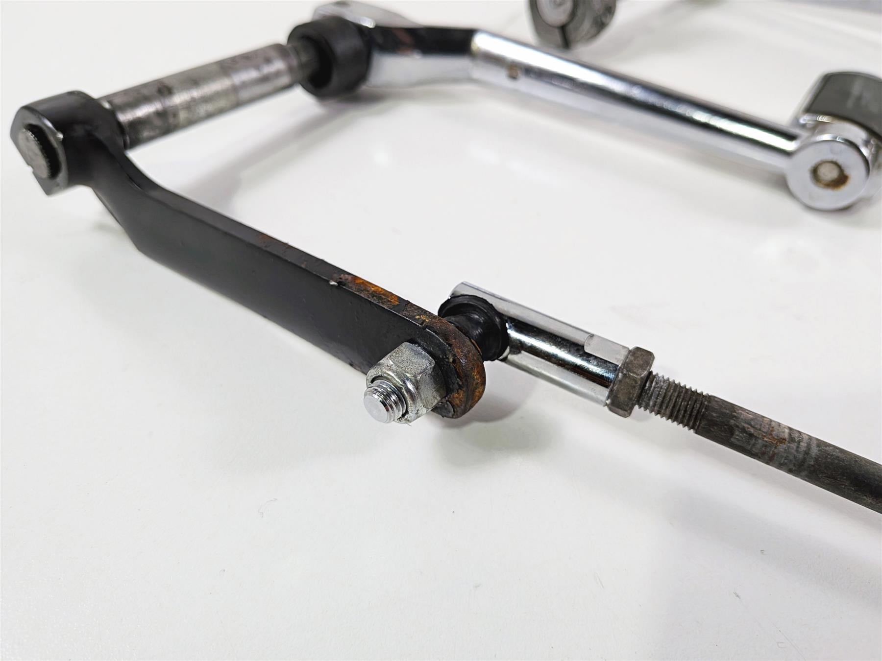 1993 Harley Touring FLHTCU Electra Glide Chrome Shifter & Brake Pedal 33895-82E {{ shop.shopifyCountryName }} - Mototech271