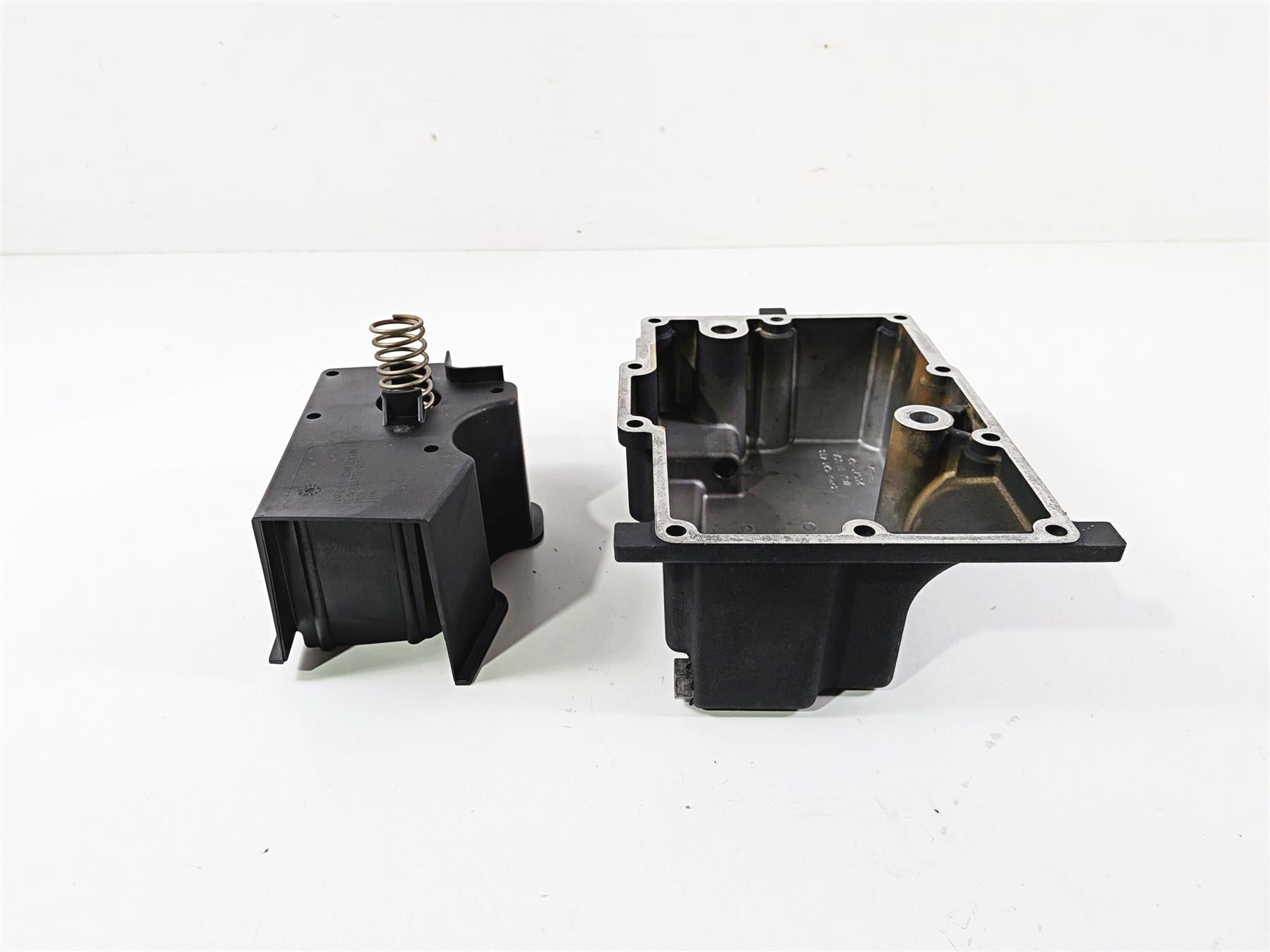 2007 Harley Dyna FXDB Street Bob Transmission Oil Pan & Baffle Set 26071-02 {{ shop.shopifyCountryName }} - Mototech271