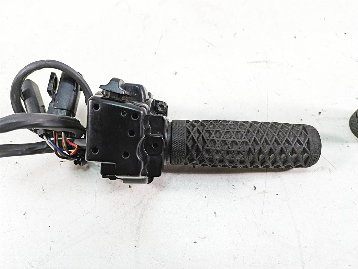 2011 Harley Touring FLHR Road King Right Hand Control Switch 71682-06A {{ shop.shopifyCountryName }} - Mototech271