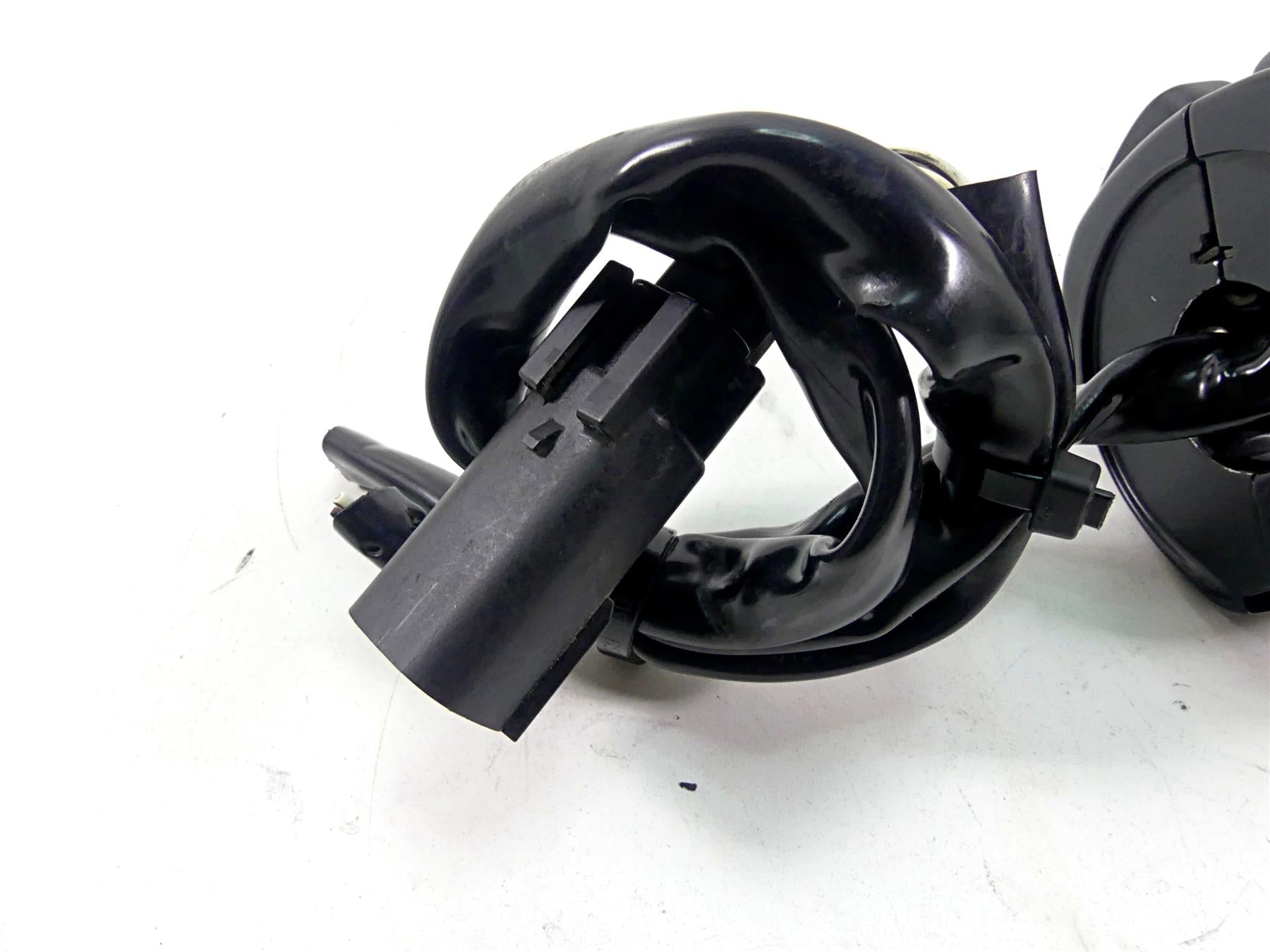 2015 Harley VRSCF Muscle V-Rod Right Hand Control Switch - Read 71684-06A {{ shop.shopifyCountryName }} - Mototech271