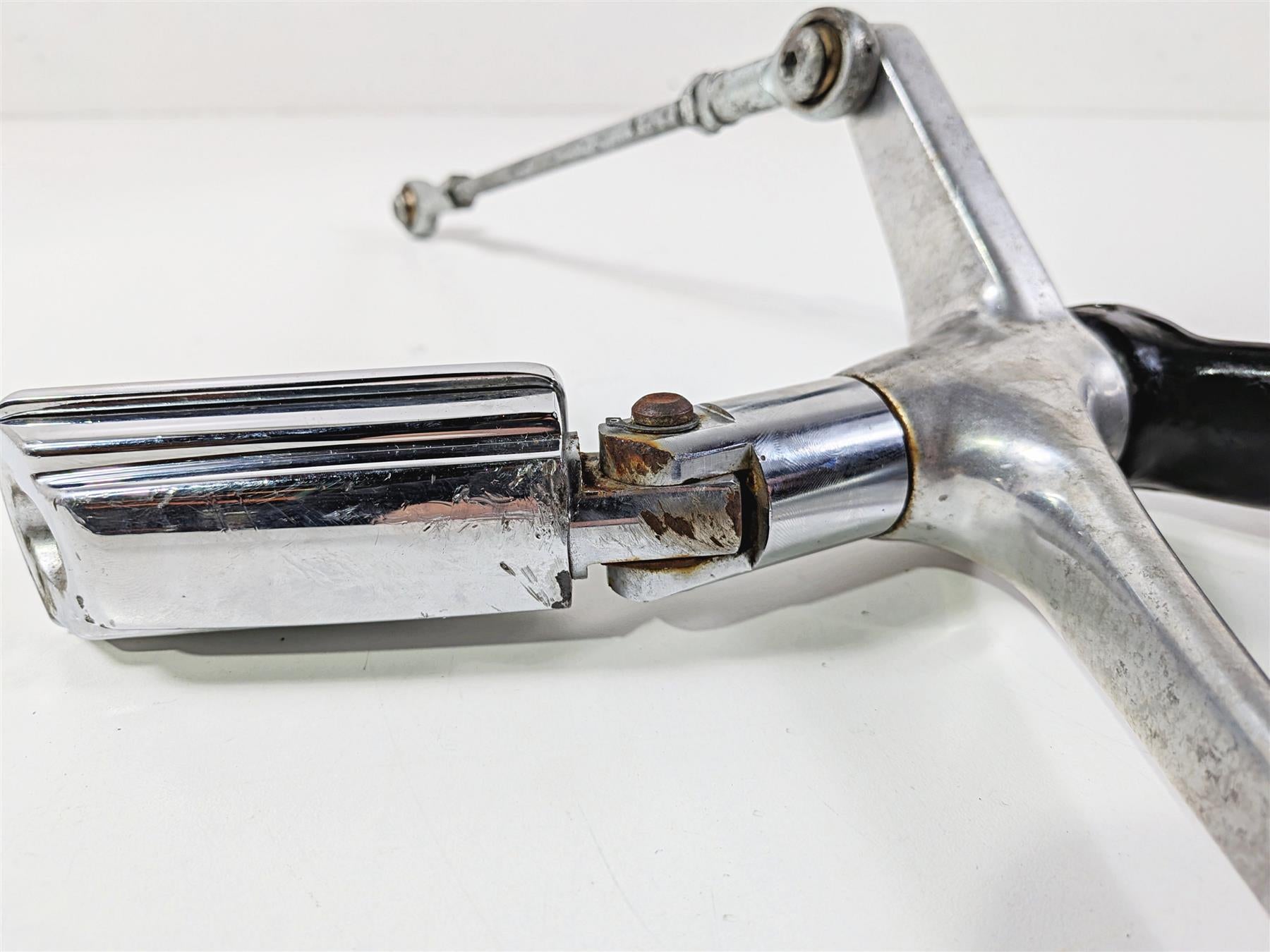 2006 Harley Sportster XL883 Low Left Right Front FW Foot Control Set 42651-04 {{ shop.shopifyCountryName }} - Mototech271