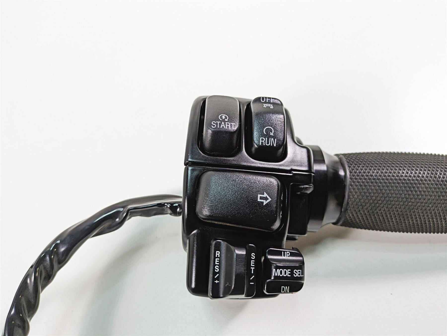 2013 Harley Touring FLHX Street Glide Right Hand Cruise Control Switch 71684-06A {{ shop.shopifyCountryName }} - Mototech271