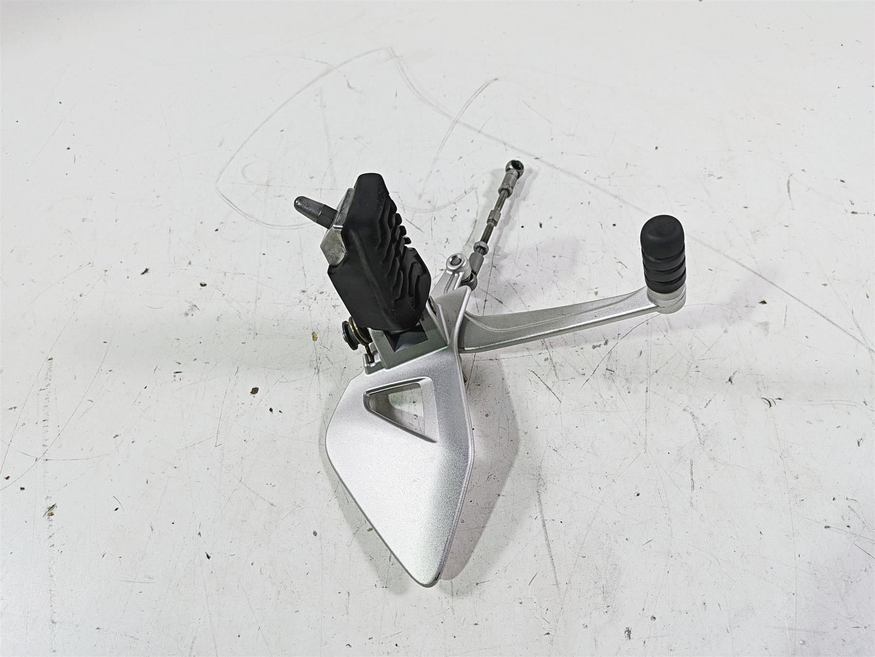 2014 BMW R1200 RT RTW K52 Front Left Footpeg & Shifter 46718535641 46718560383 {{ shop.shopifyCountryName }} - Mototech271
