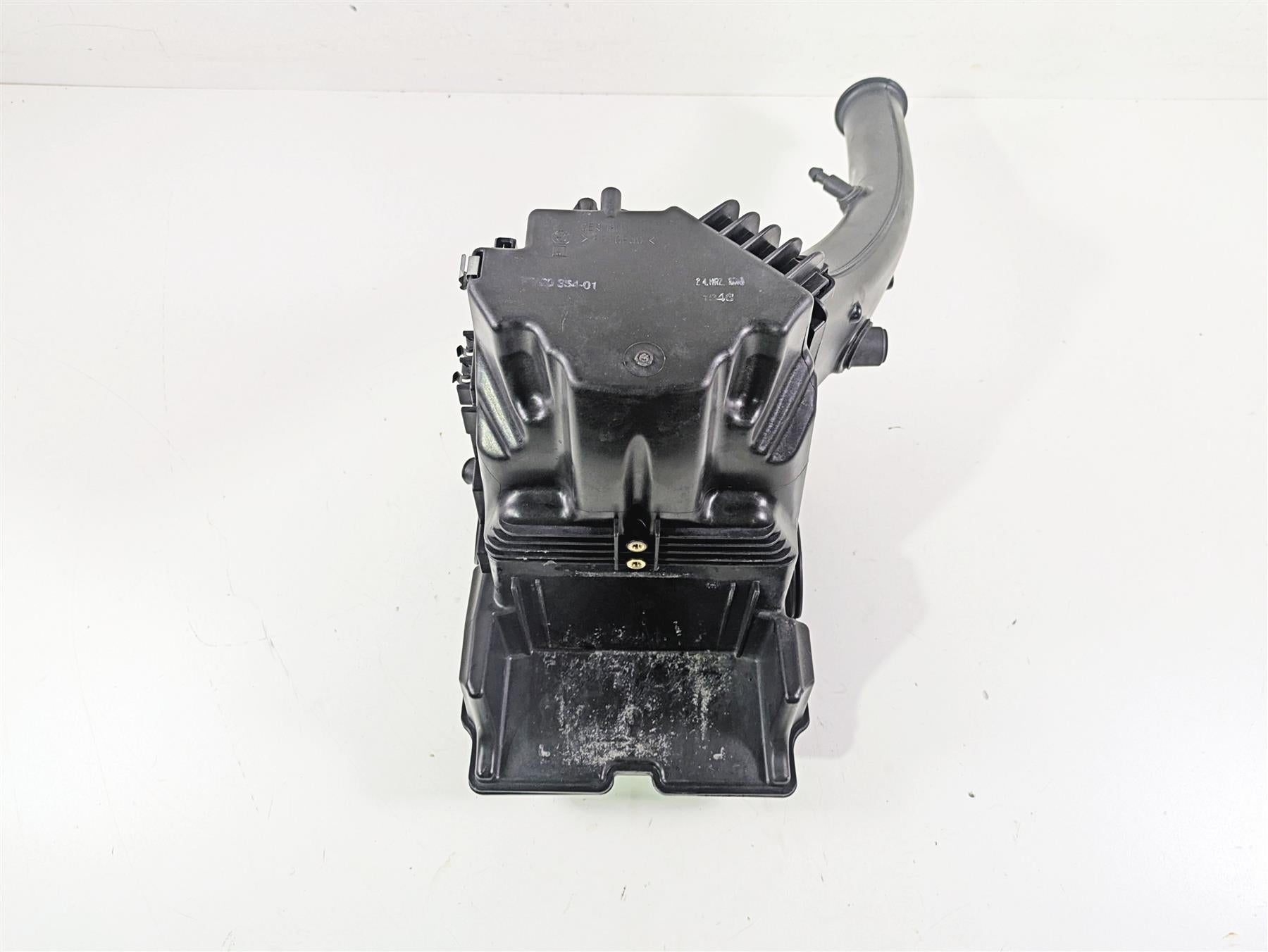 2010 BMW R1200GS K25 Air Box + Tubes & Front Air Ram 13717720354 {{ shop.shopifyCountryName }} - Mototech271