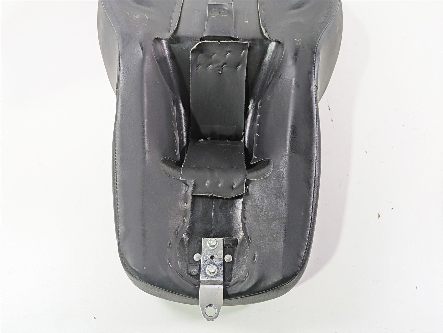 2010 Harley Touring FLHXSE CVO Street Glide Driver Rider Seat Saddle 51995-10A {{ shop.shopifyCountryName }} - Mototech271