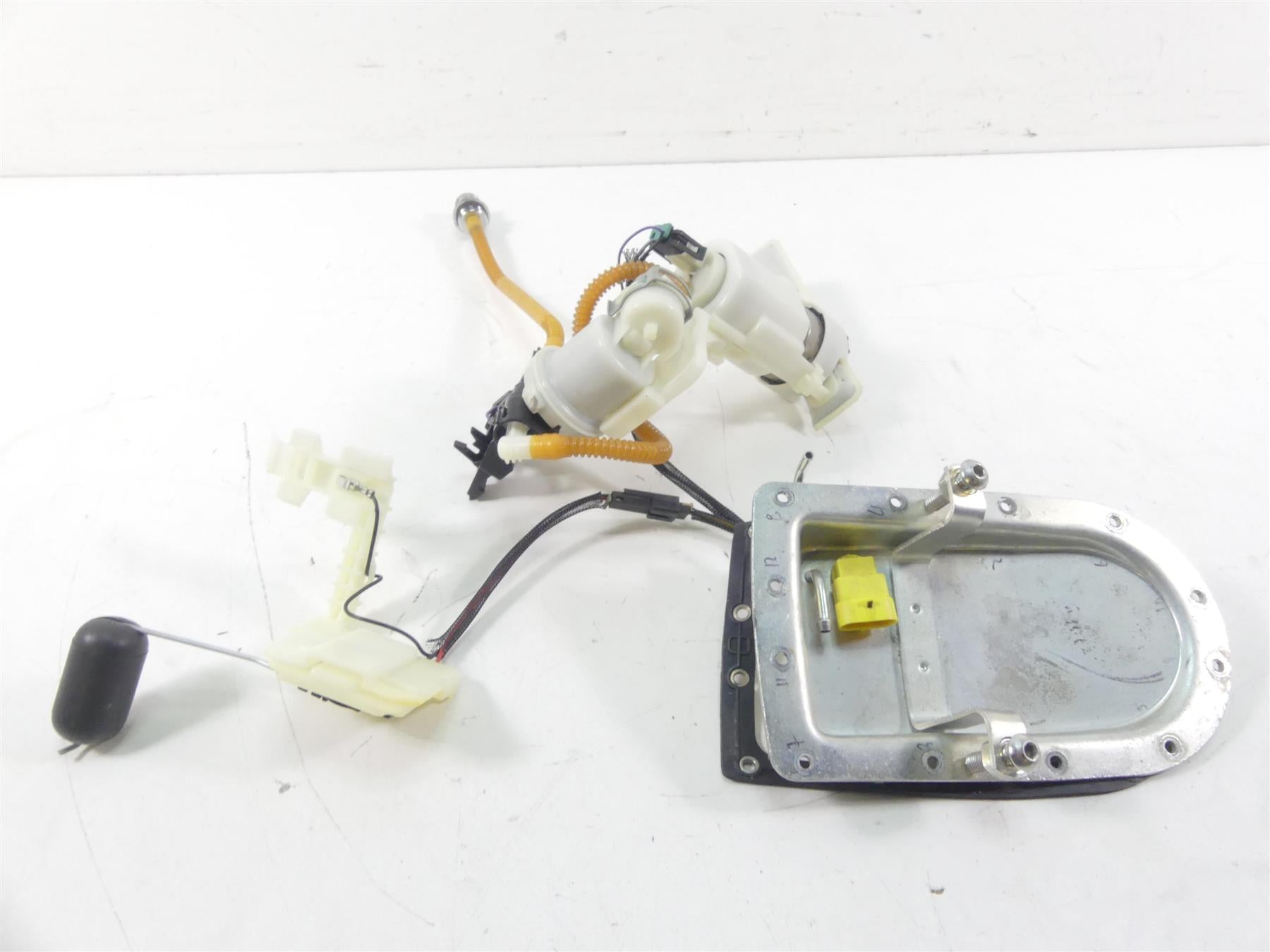 2014 Harley Dyna FXDF Fat Bob Fuel Gas Petrol Pump & Sending Unit 75218-04D | Mototech271