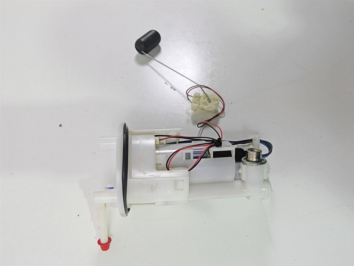 2024 Triumph Street Triple 765 R Fuel Gas Petrol Pump & Sending Unit T2400735 {{ shop.shopifyCountryName }} - Mototech271