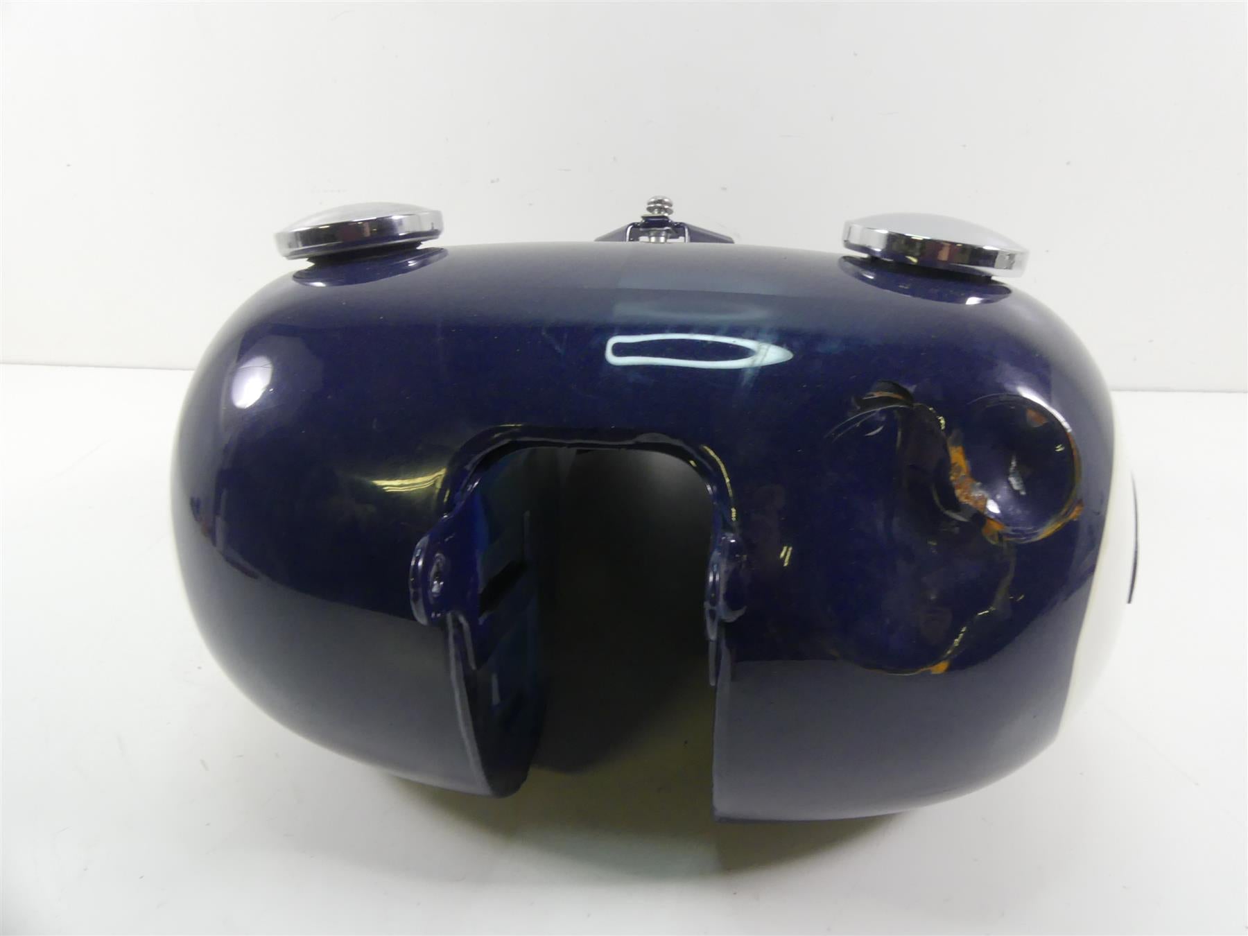 2019 Harley FLHC Softail Heritage Fuel Gas Petrol Tank Reservoir - Dent 61000674 {{ shop.shopifyCountryName }} - Mototech271