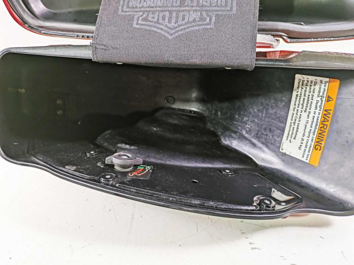 2012 Harley FLD Dyna Switchback Left Saddlebag Saddle Bag Red 90200019BDK {{ shop.shopifyCountryName }} - Mototech271