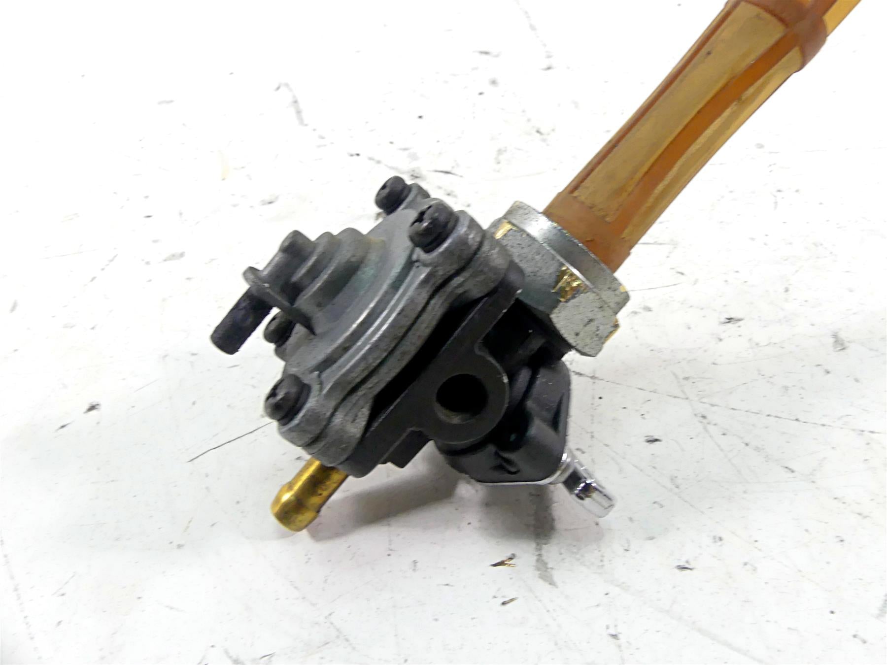 1997 Harley Sportster XL1200 C Petcock Fuel Gas Petrol Valve 62169-95C {{ shop.shopifyCountryName }} - Mototech271