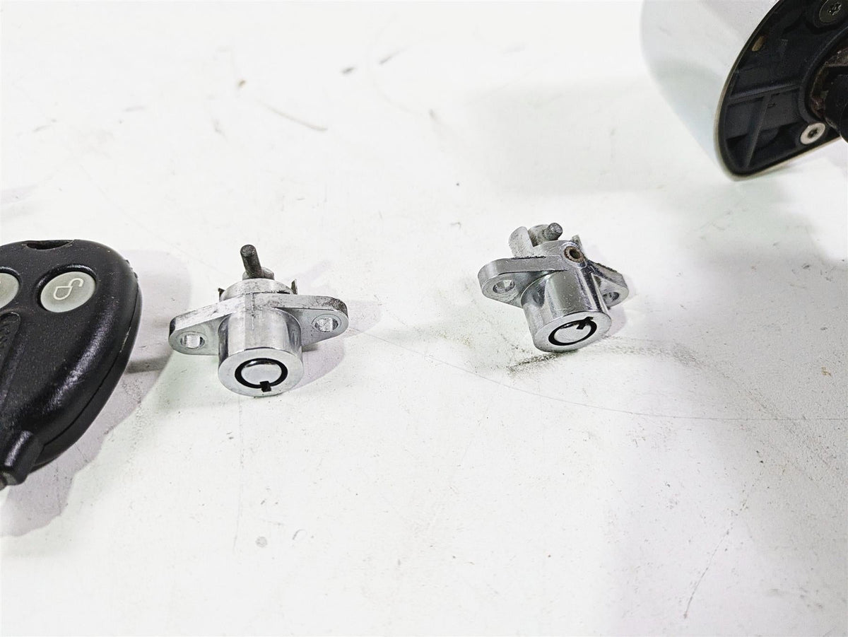 2011 Harley Touring FLHTCUSE CVO E-Glide Ignition Switch Power Lock 76611-10 {{ shop.shopifyCountryName }} - Mototech271