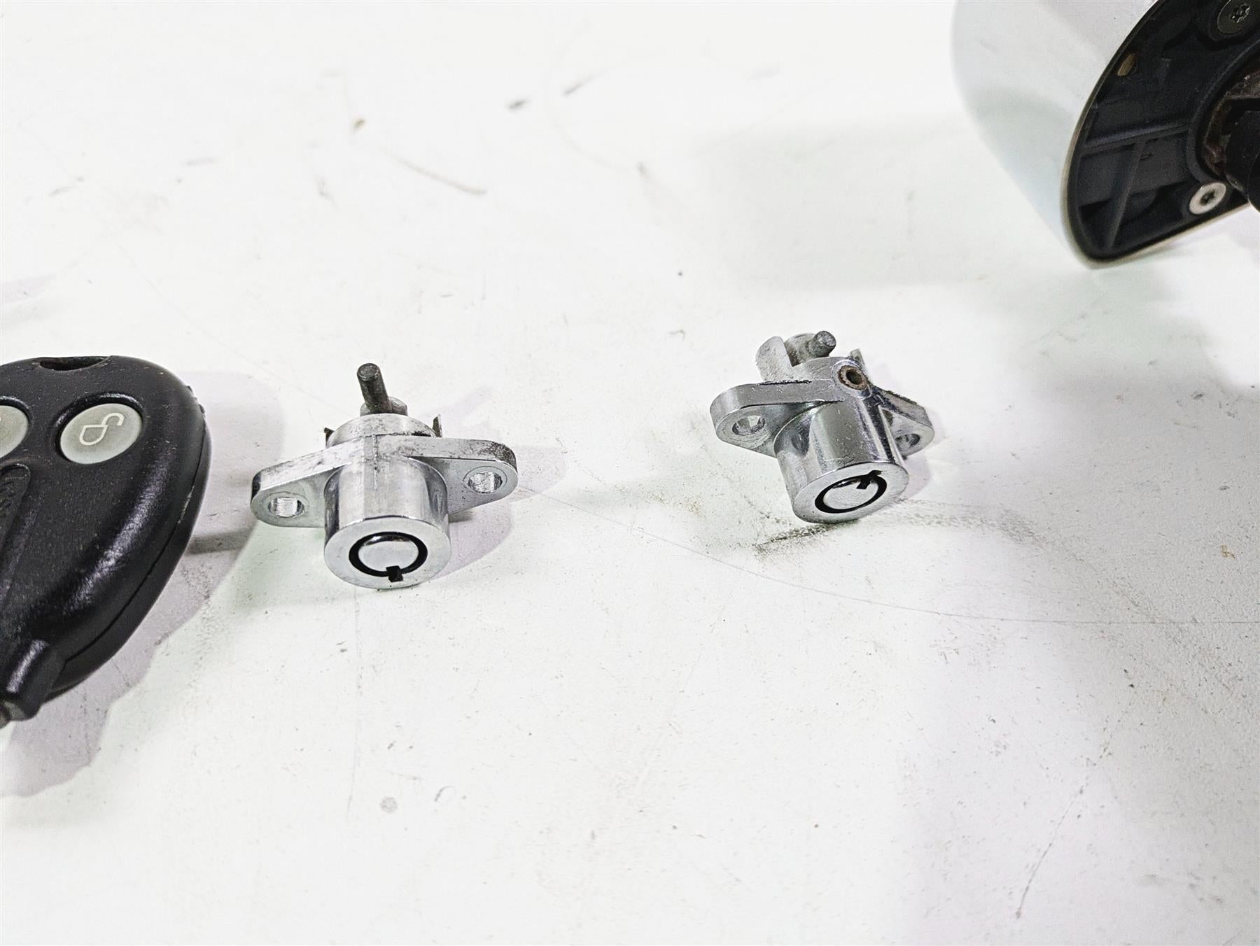 2011 Harley Touring FLHTCUSE CVO E-Glide Ignition Switch Power Lock 76611-10 {{ shop.shopifyCountryName }} - Mototech271