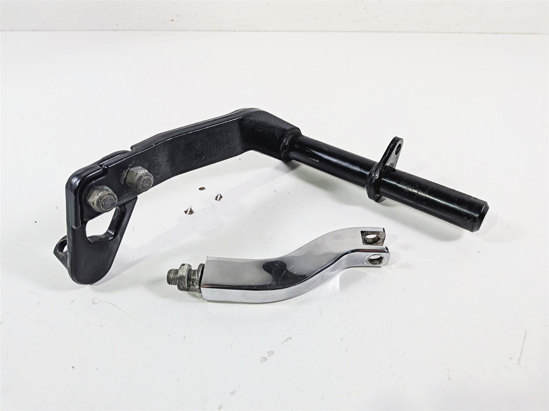 1998 Harley Dyna FXDL Low Rider Passenger Footpeg Mounts & Mounting Bar 52740-94 {{ shop.shopifyCountryName }} - Mototech271