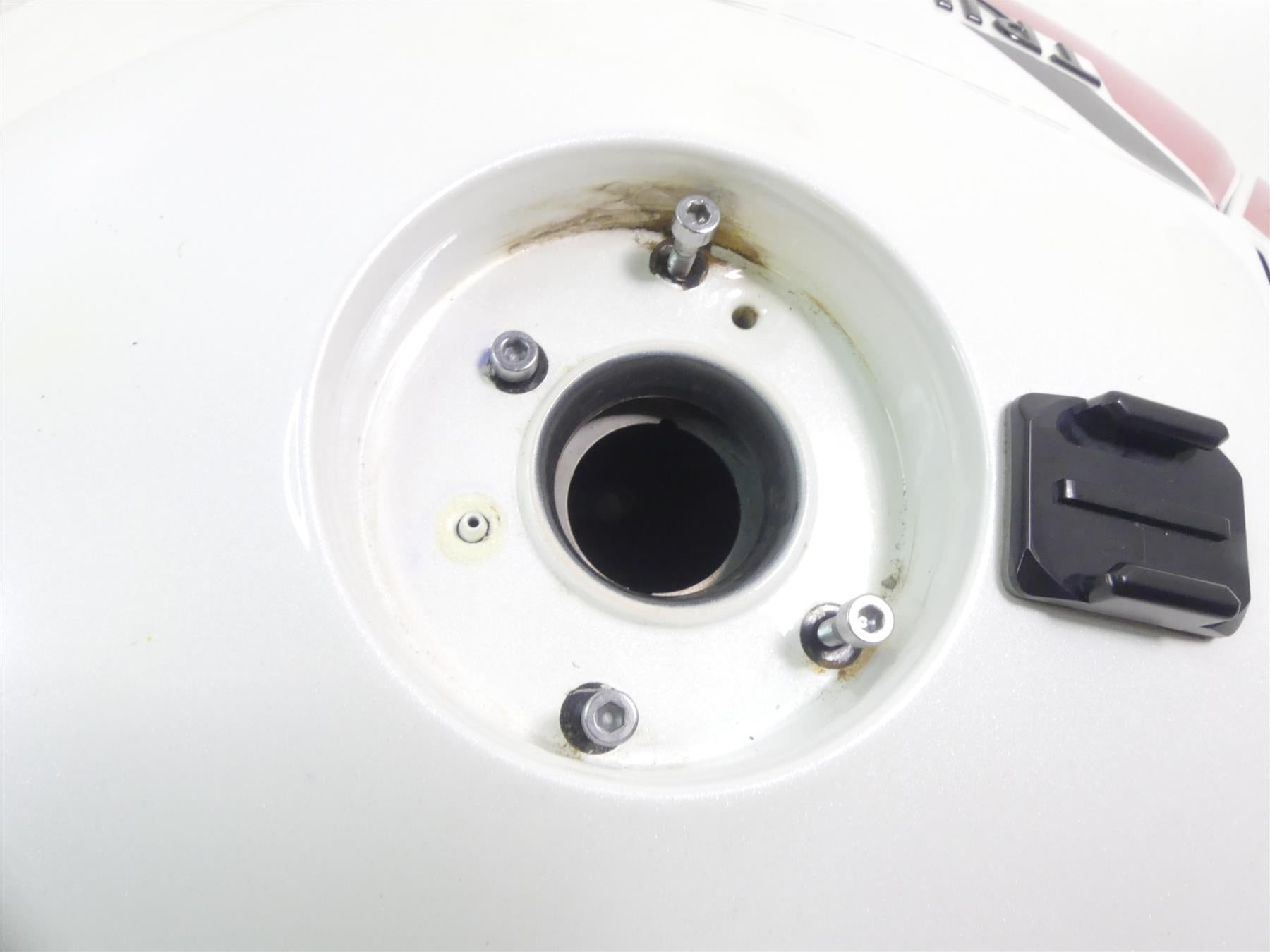 2020 Triumph Speed Triple RS 1050 Fuel Gas Petrol Tank & Cover -dents T2401393 {{ shop.shopifyCountryName }} - Mototech271