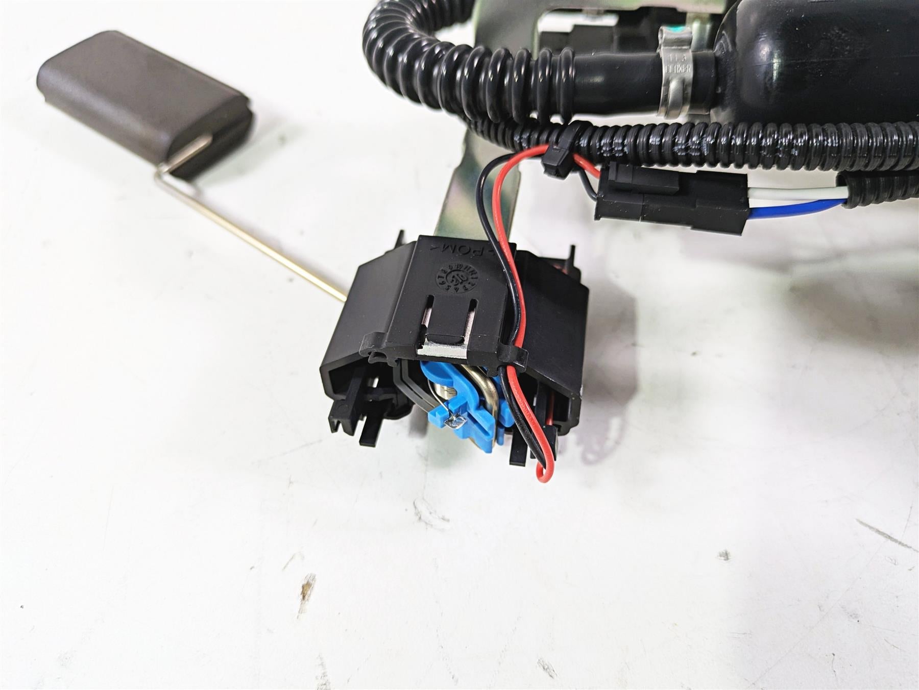 2021 Aprilia RS660 Fuel Gas Petrol Pump & Level Sending Unit 2K -Tested 2D000547 {{ shop.shopifyCountryName }} - Mototech271