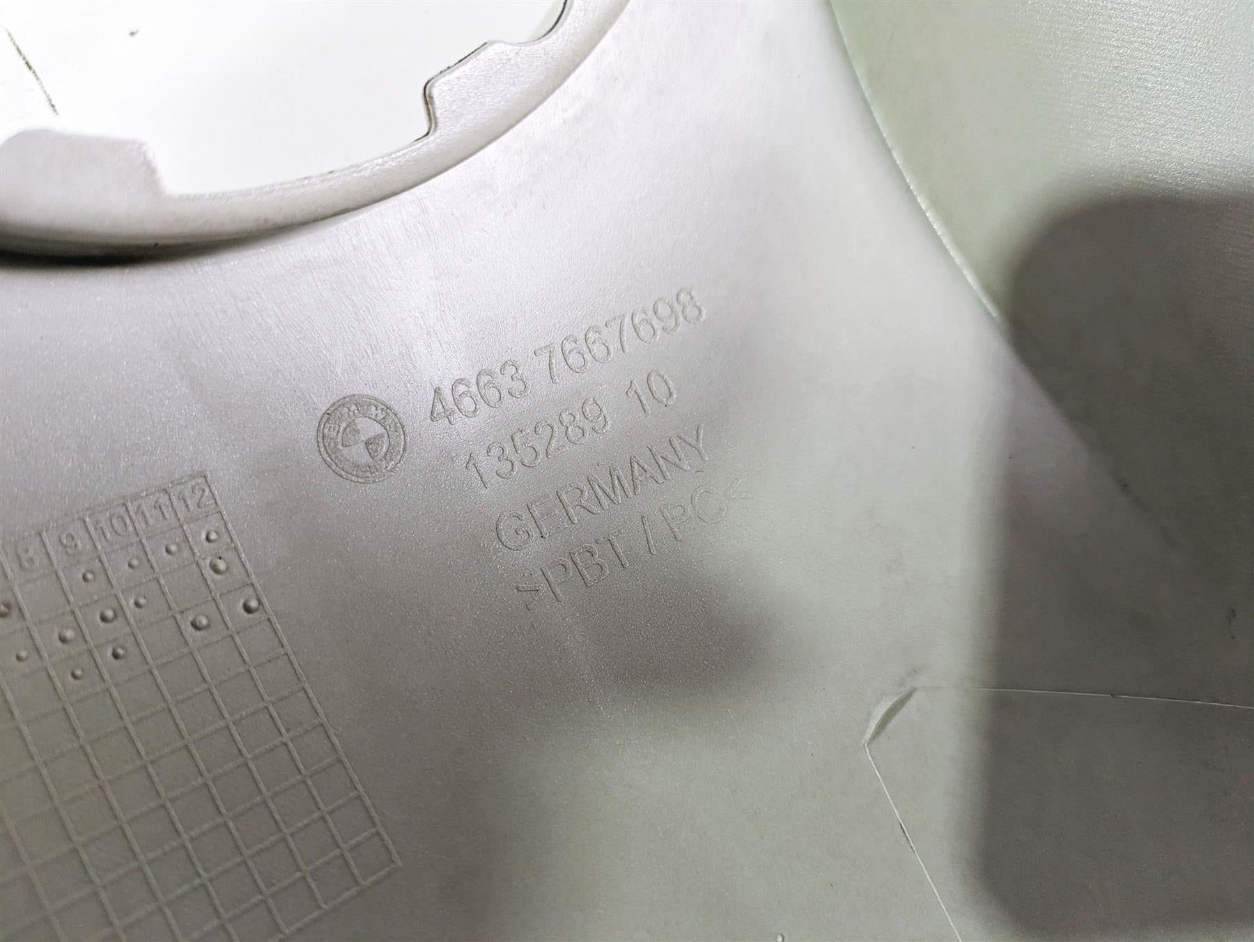 2006 BMW R1200GS K255 Adv Tank Center Cover Fairing 46637706283 46637706284 {{ shop.shopifyCountryName }} - Mototech271