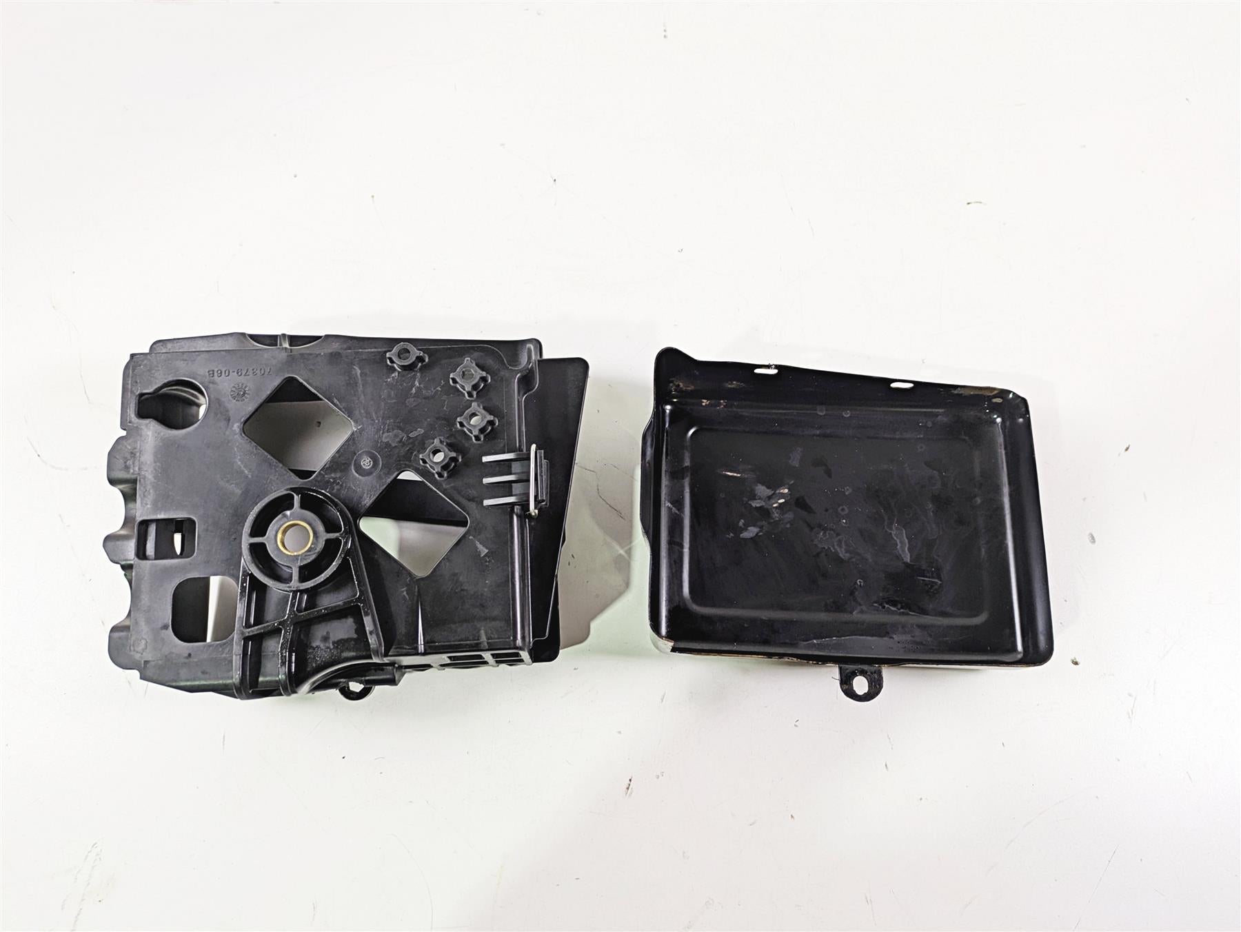 2015 Harley FXDF Dyna Fat Bob Right Battery Tray & Cover 66444-12DH 70379-06B {{ shop.shopifyCountryName }} - Mototech271