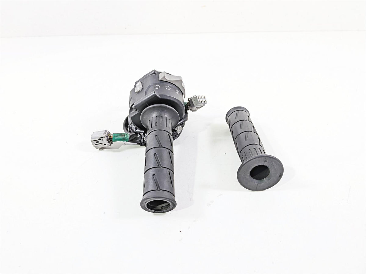 2022 Kawasaki ZX10R ZX1000 Ninja Right Hand Start Control Switch 46091-0585 {{ shop.shopifyCountryName }} - Mototech271