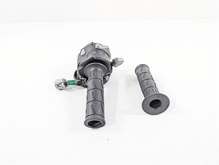 2022 Kawasaki ZX10R ZX1000 Ninja Right Hand Start Control Switch 46091-0585 {{ shop.shopifyCountryName }} - Mototech271