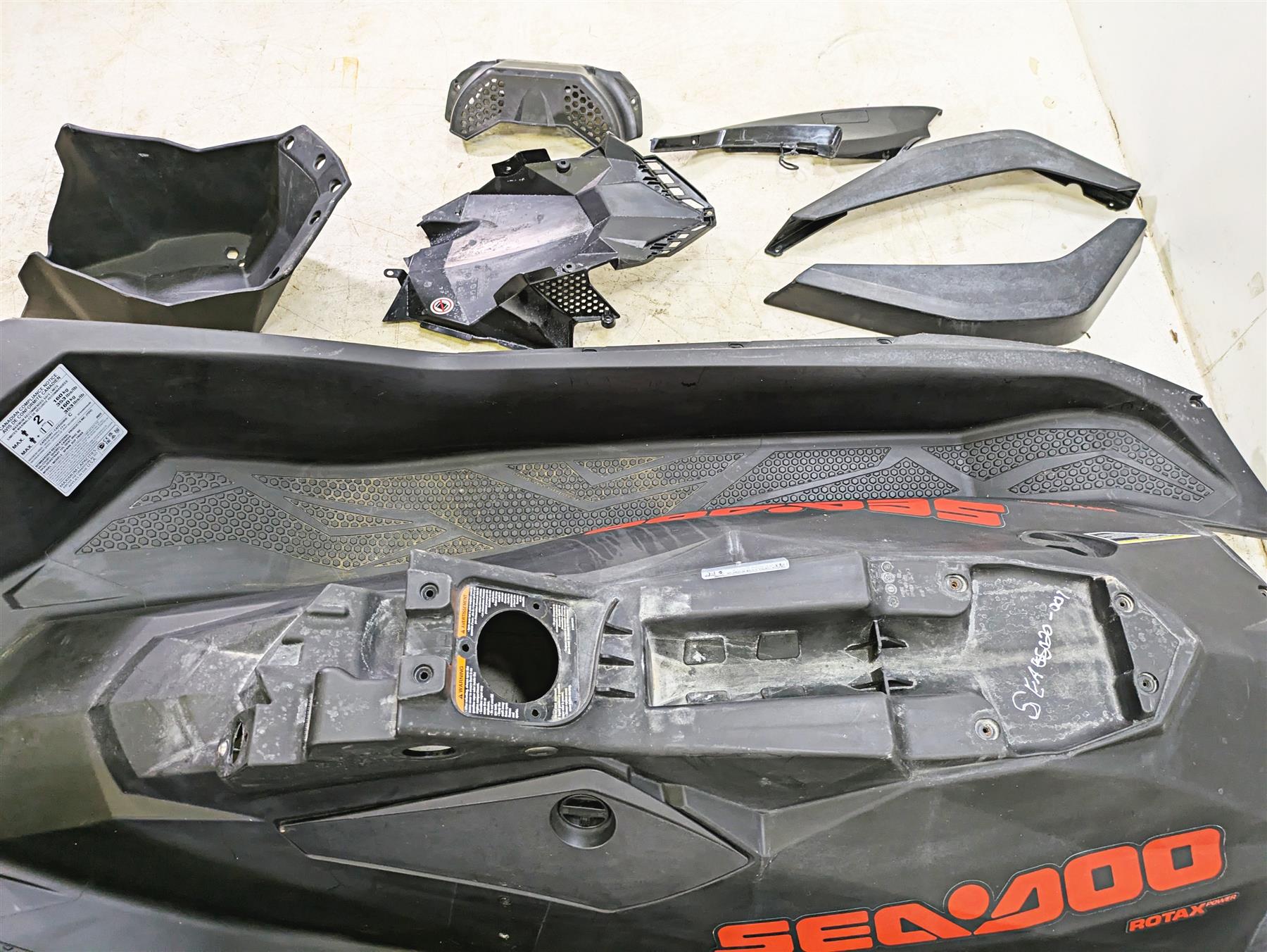 2022 SeaDoo Spark 900 Trixx Inner Hull Center Body & Covers 291006043 {{ shop.shopifyCountryName }} - Mototech271