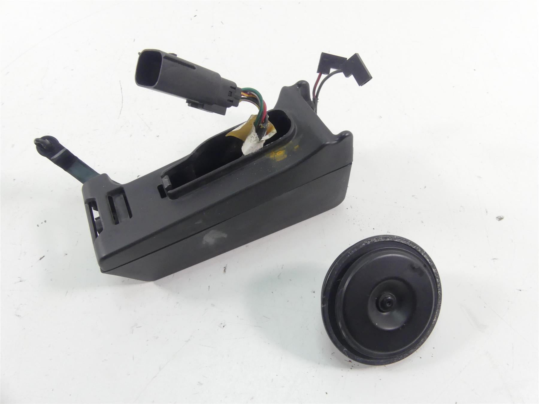 2021 Harley Softail FLSB Sport Glide Horn & Wiring Box 69201654 {{ shop.shopifyCountryName }} - Mototech271