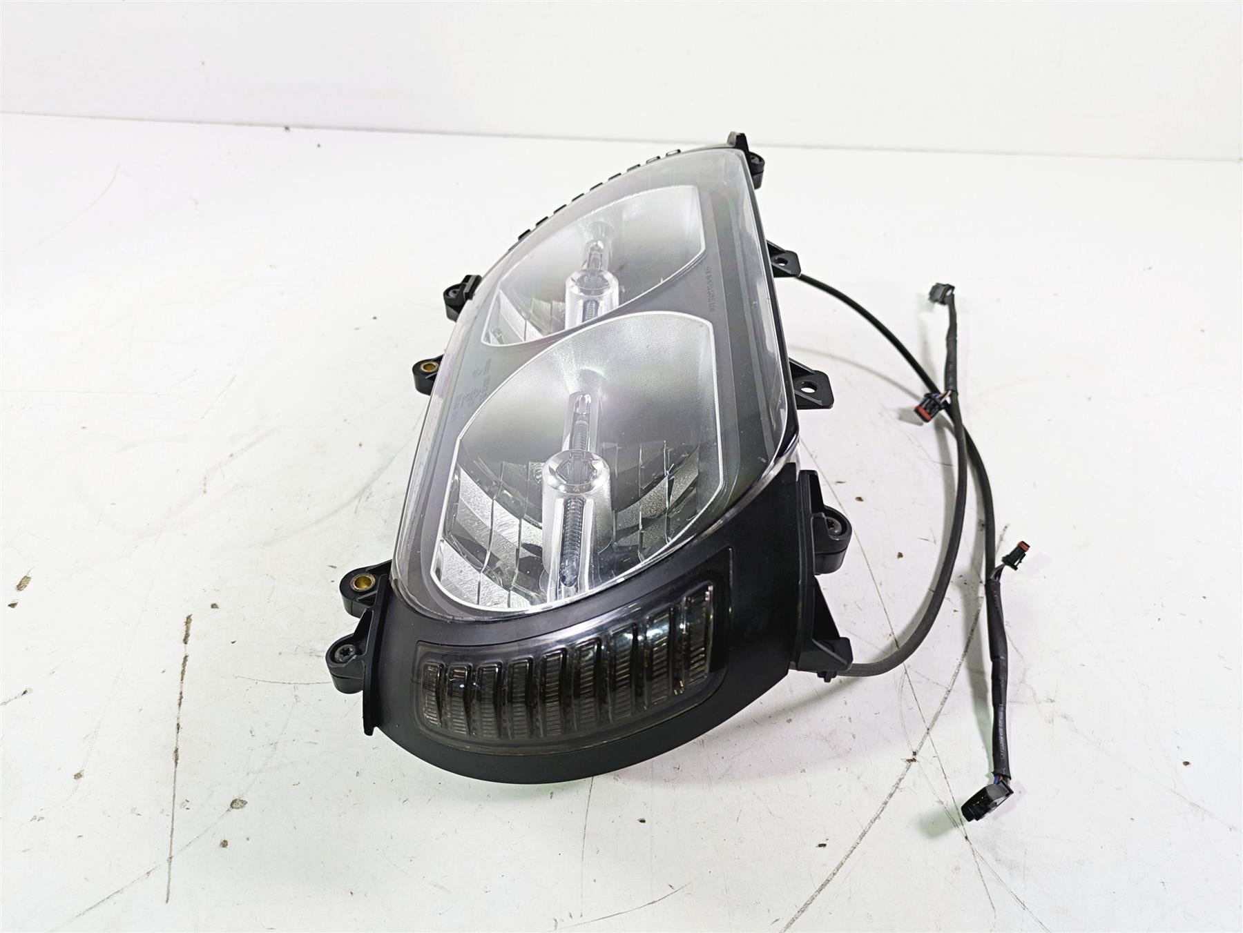 2016 Harley Touring FLTRX Road Glide Headlight Head Light Lamp 67700199 {{ shop.shopifyCountryName }} - Mototech271