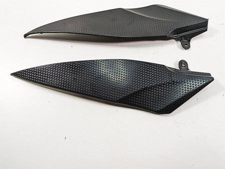 2007 Yamaha R1 YZFR1 Side Trim Infill under Tank Side Cover Fairing 4C8-24139-00 {{ shop.shopifyCountryName }} - Mototech271