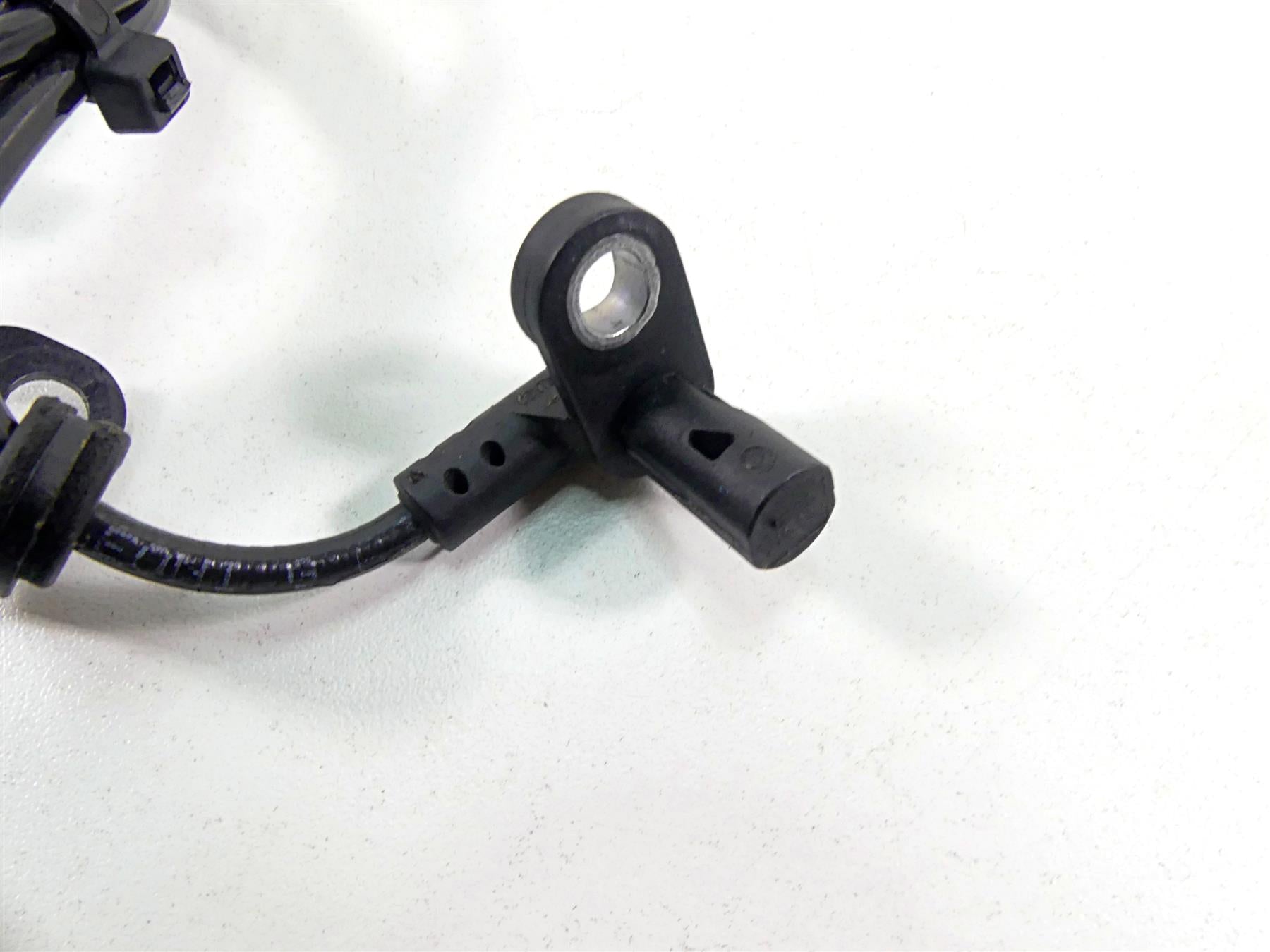 2022 Triumph Speed Triple 1200 RS Rear Abs Brake Wheel Speed Sensor T2022790 {{ shop.shopifyCountryName }} - Mototech271