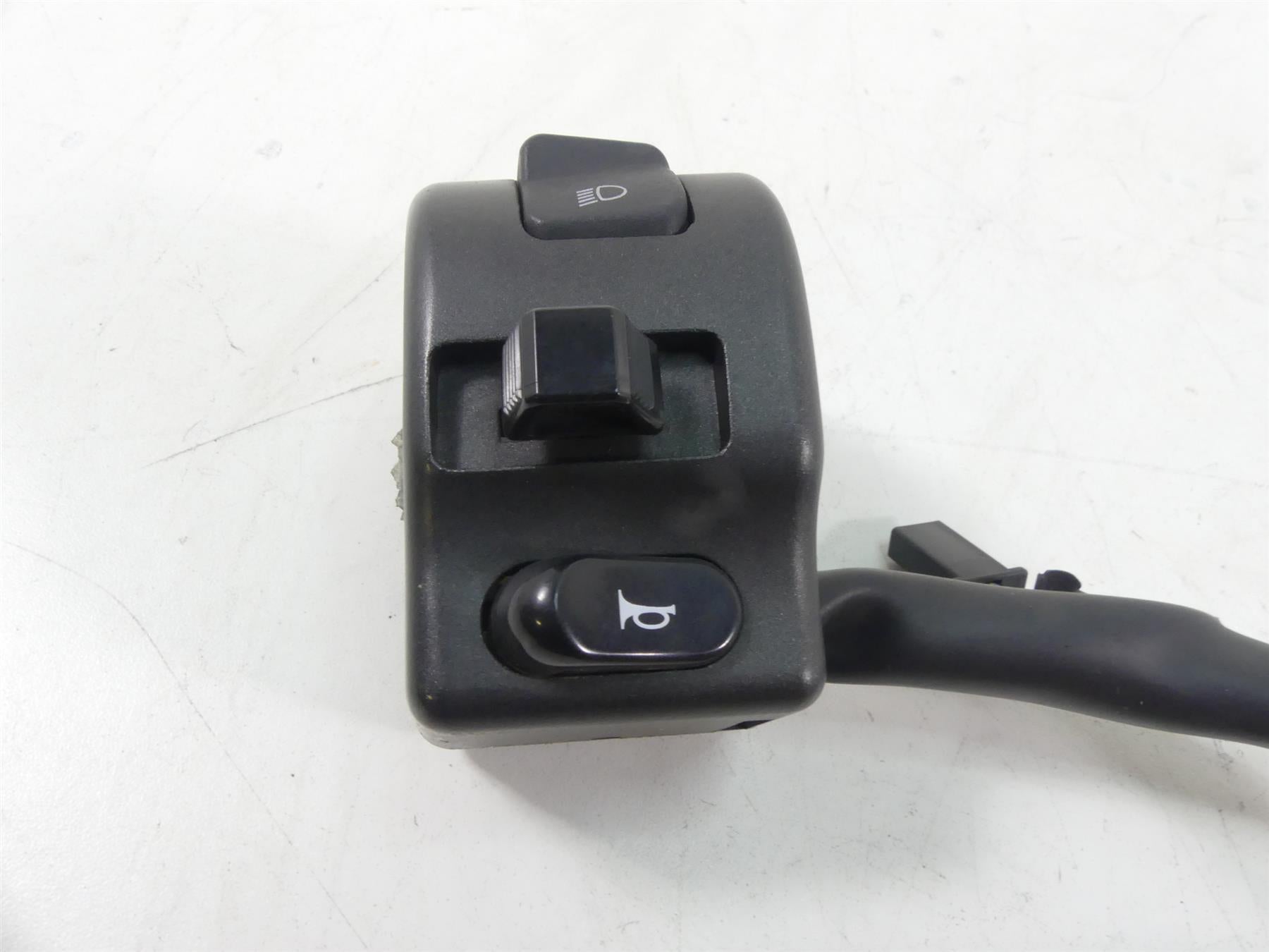 2007 Yamaha XVS1300 V-Star Left Hand Light Horn Control Switch 3D8-83973-00-00 {{ shop.shopifyCountryName }} - Mototech271
